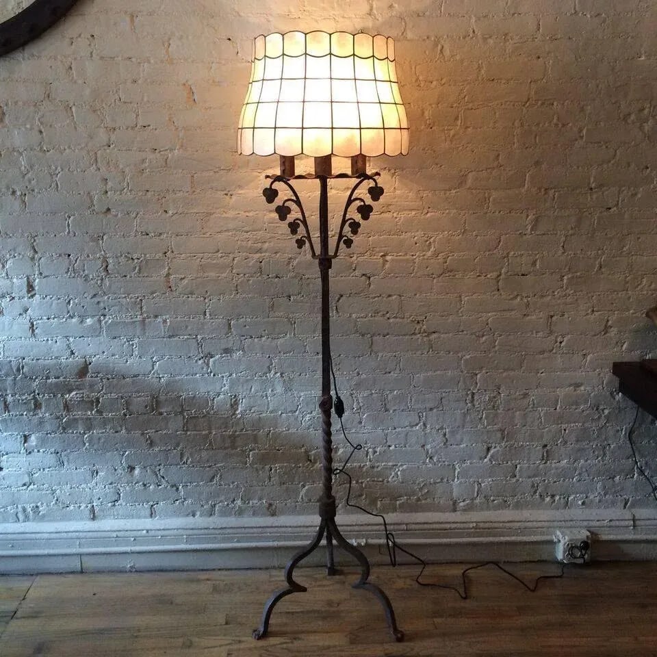 Early 20th Century Gothic Wrought Iron Floor Lamp in the Style of Samuel Yellin - 3
