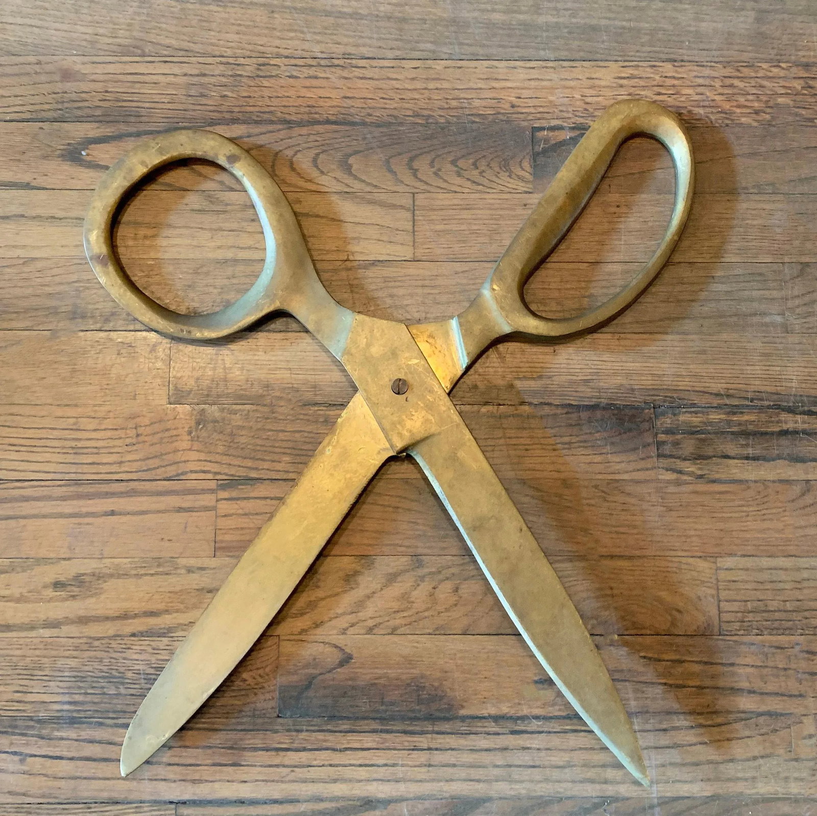 Mid 20th Century Oversized Bonze Advertising Store Display Scissors - 4