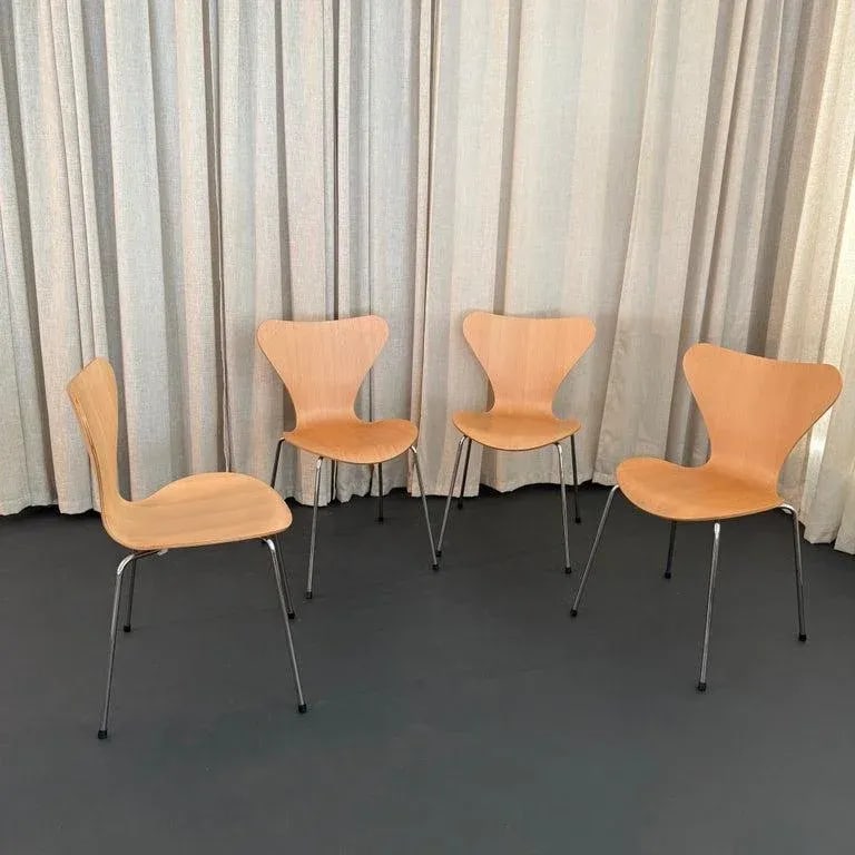 Set of 4 Arne Jacobsen Beech Series 7 Chairs for Fritz Hansen Model 3107 - 3