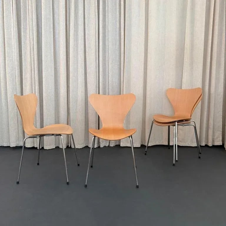 Set of 4 Arne Jacobsen Beech Series 7 Chairs for Fritz Hansen Model 3107 - 4