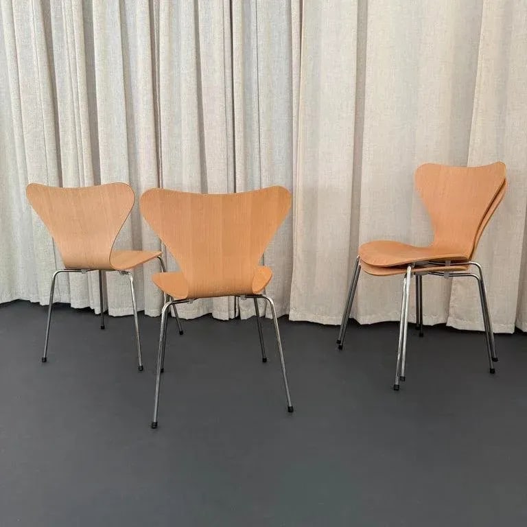 Set of 4 Arne Jacobsen Beech Series 7 Chairs for Fritz Hansen Model 3107 - 7