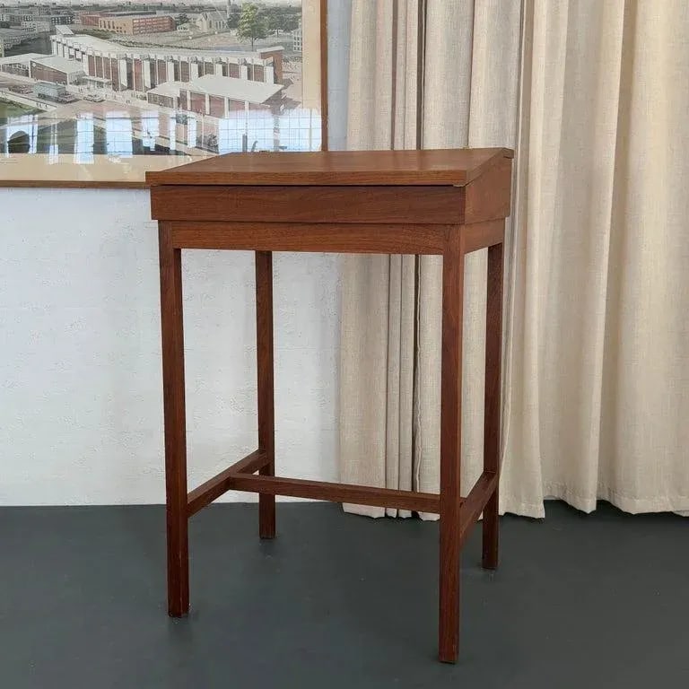 Late 20th Century Mid-Century Modern Custom-Made Walnut Standing Flip Top Desk - 3