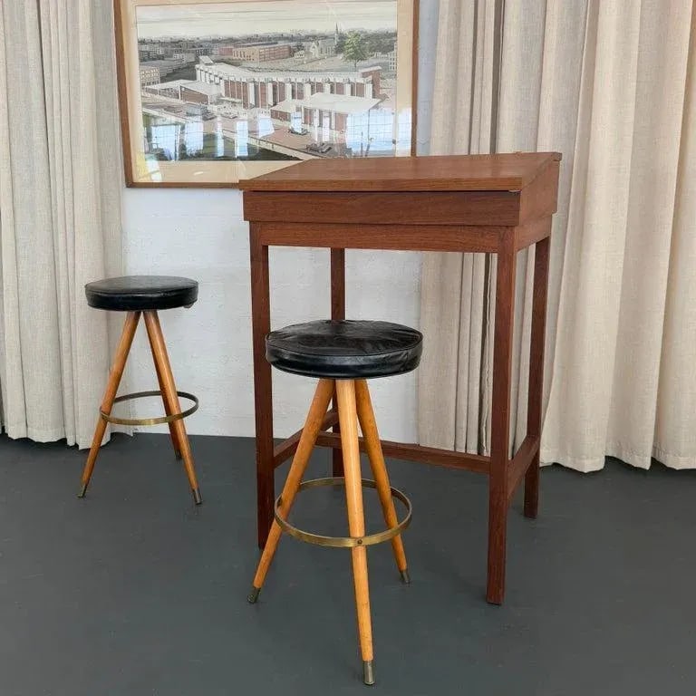 Late 20th Century Mid-Century Modern Custom-Made Walnut Standing Flip Top Desk - 4