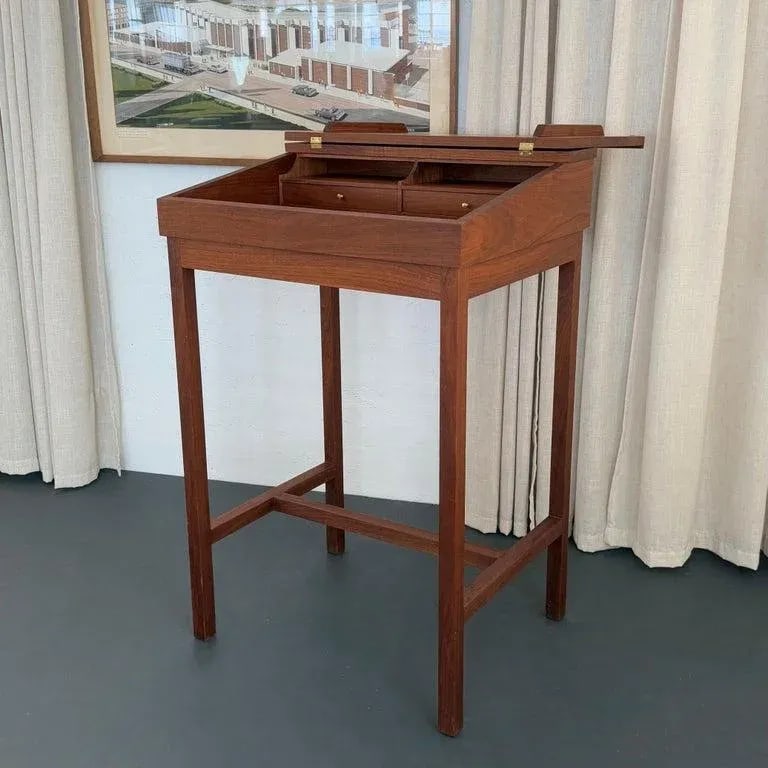 Late 20th Century Mid-Century Modern Custom-Made Walnut Standing Flip Top Desk - 5