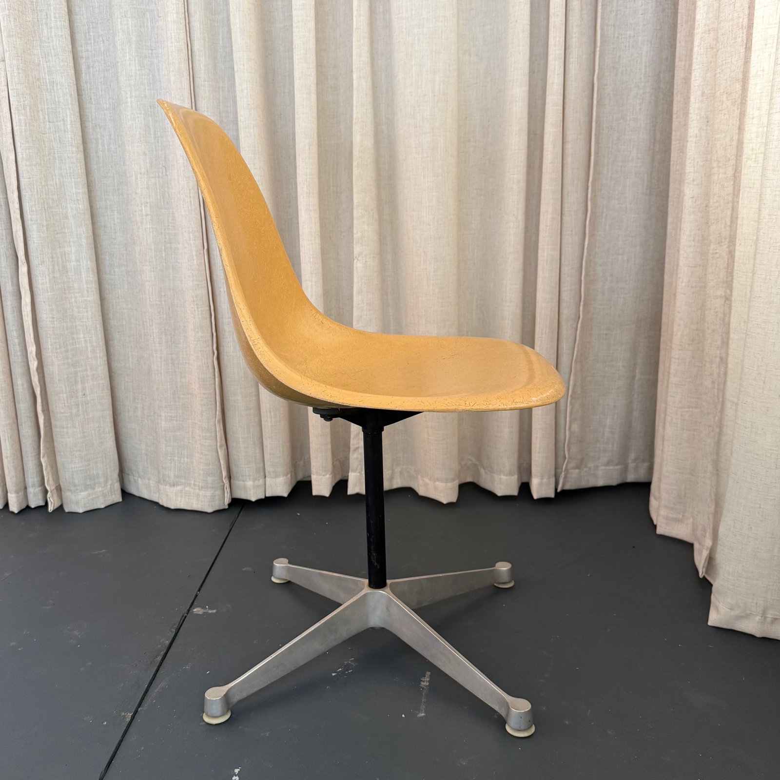 1960s Eames for Herman Miller Ochre Yellow Fiberglass Swivel Desk Side Chair - 4