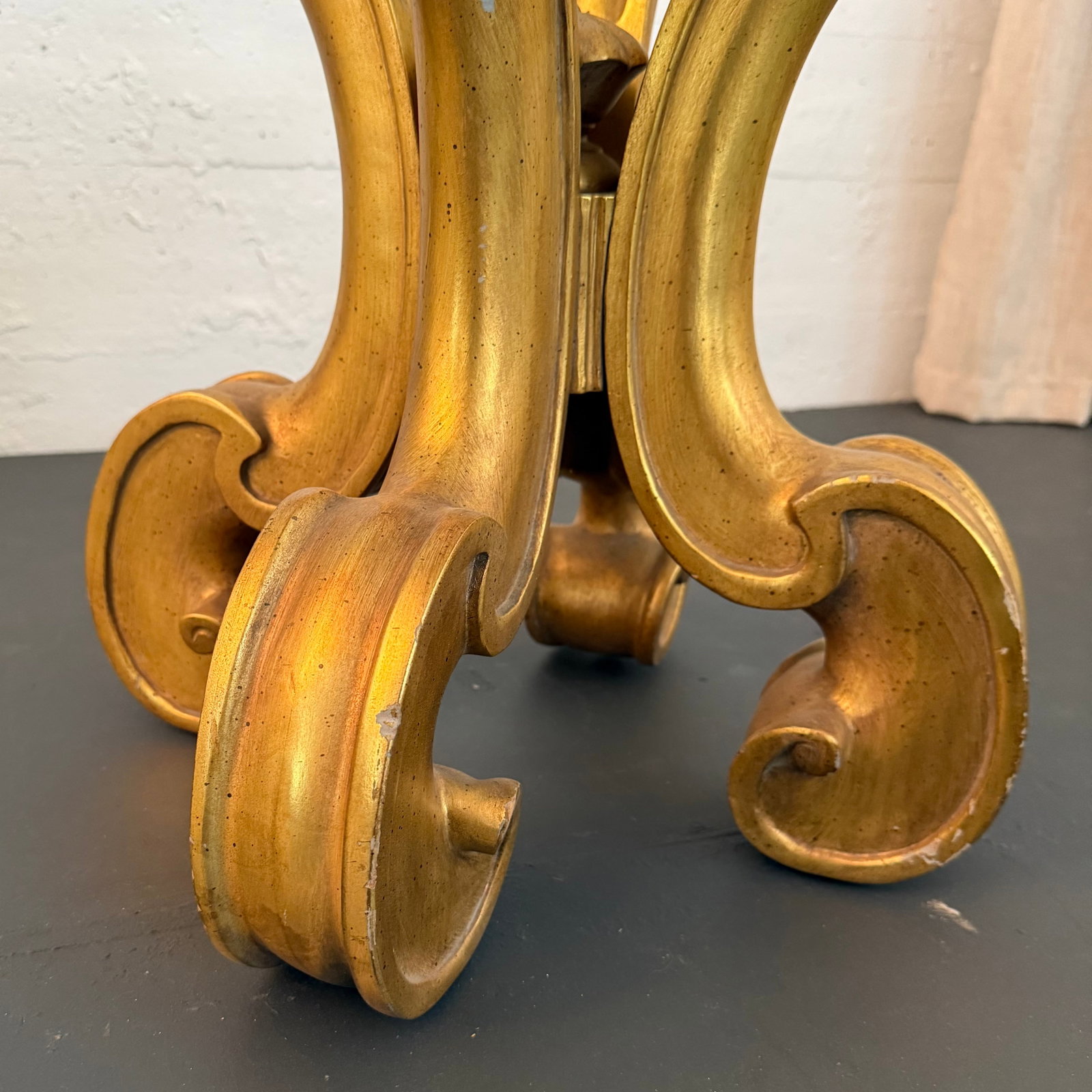 Late 20th Century Hollywood Regency Scrolled Gilt Octagonal Glass Side Table - 7