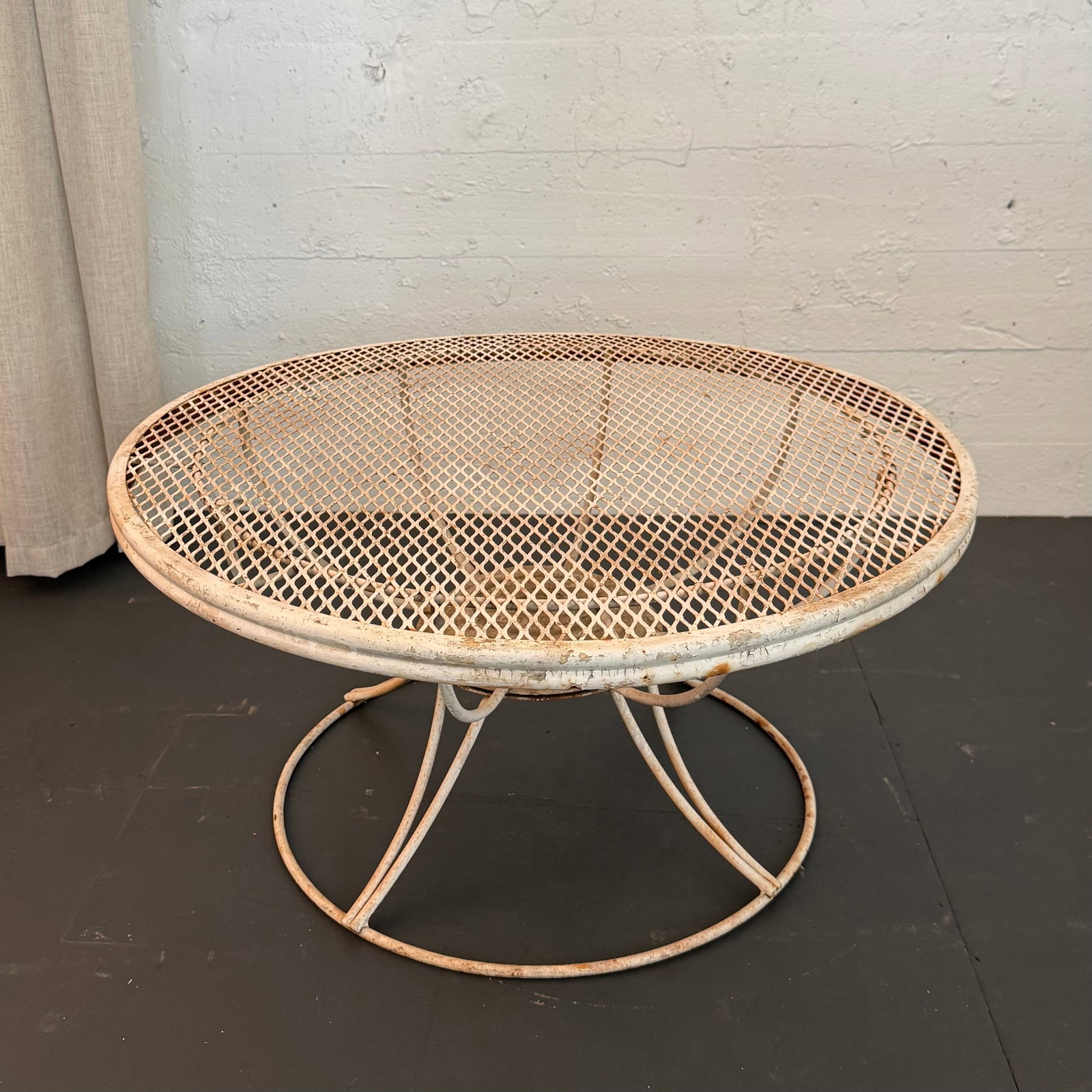 Mid-Century Modern Woodard Sculptura Style Swivel Outdoor Coffee Table - 2