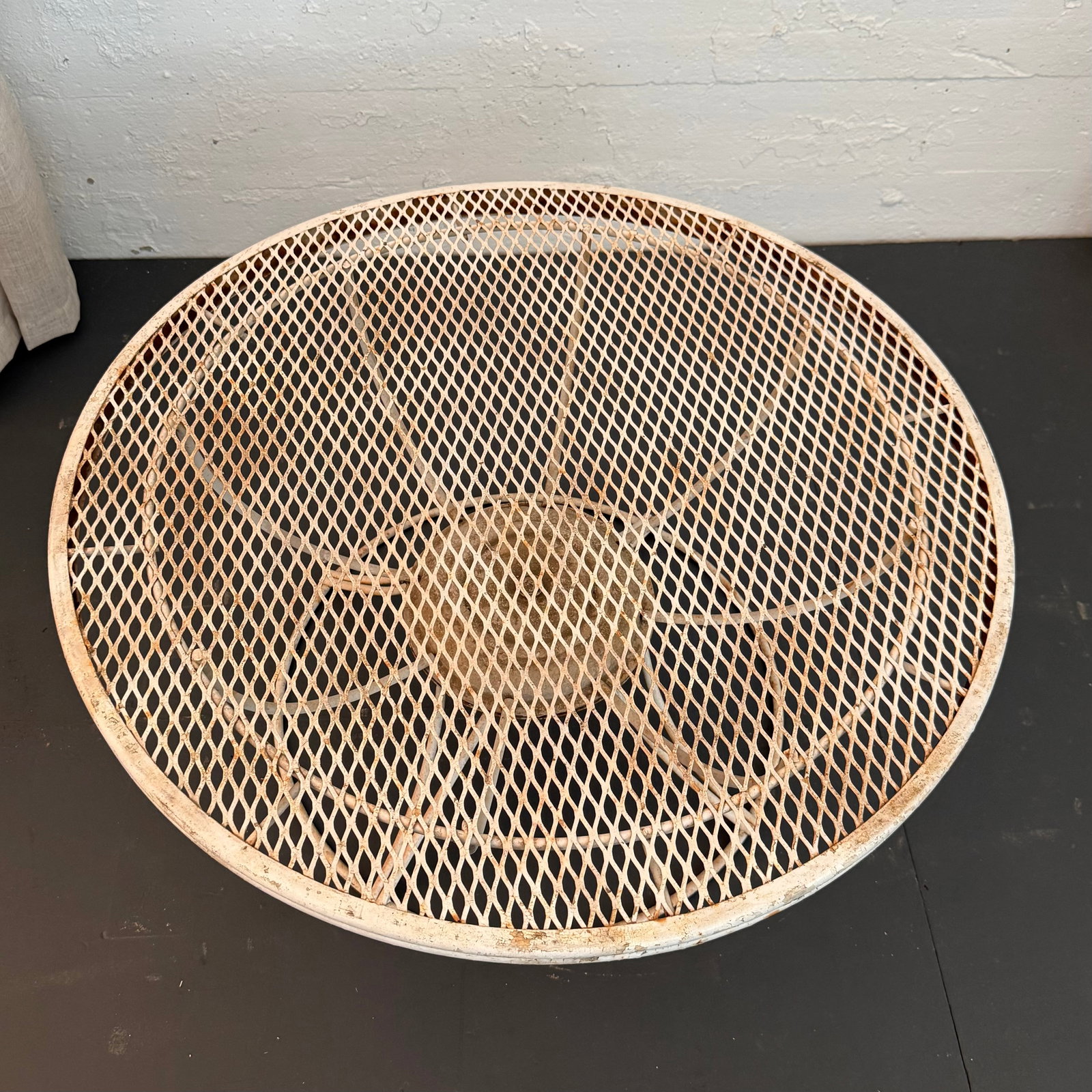 Mid-Century Modern Woodard Sculptura Style Swivel Outdoor Coffee Table - 3