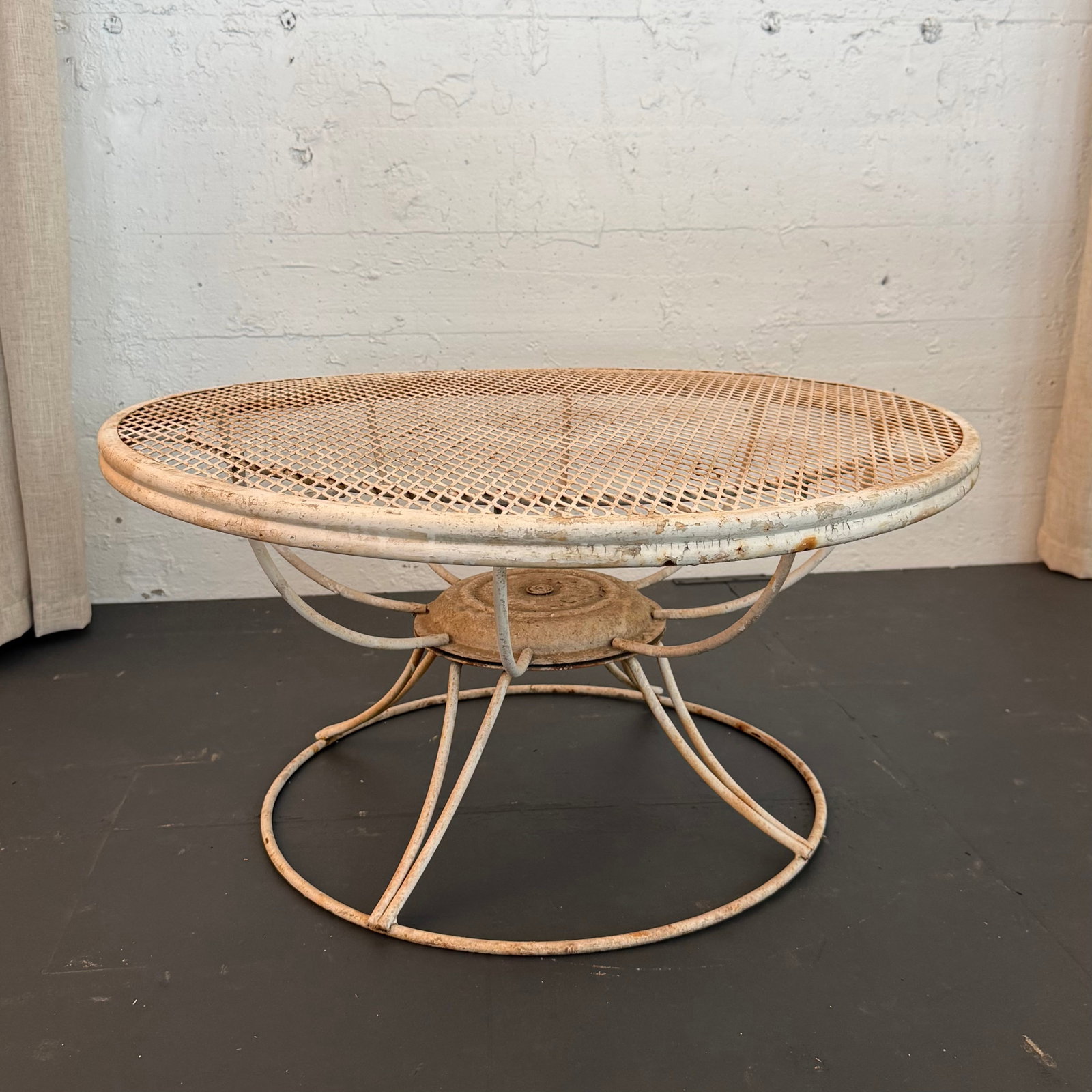 Mid-Century Modern Woodard Sculptura Style Swivel Outdoor Coffee Table - 4