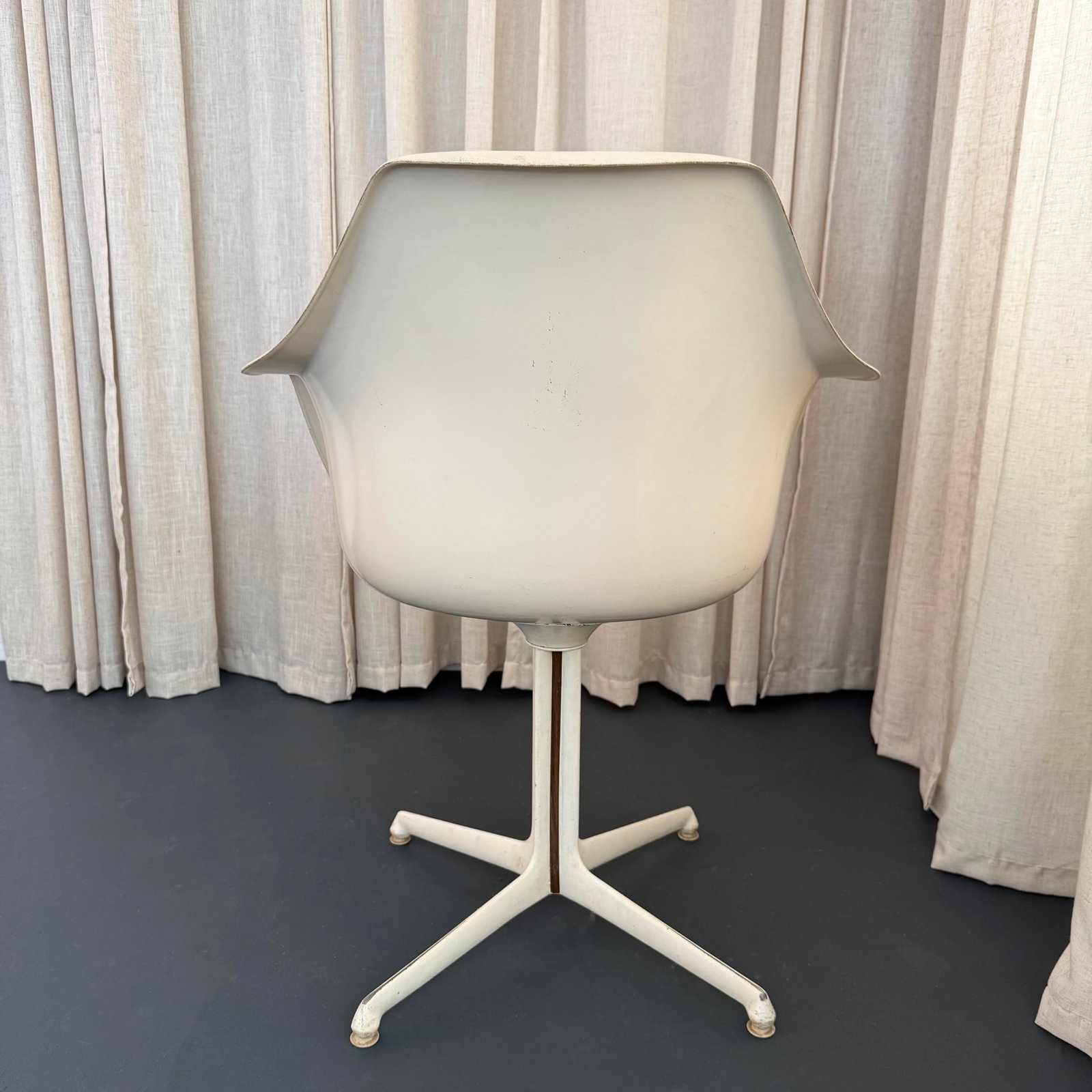 Mid-Century Modern Fiberglass Pedestal Arkana Chair by Maurice Burke - 5