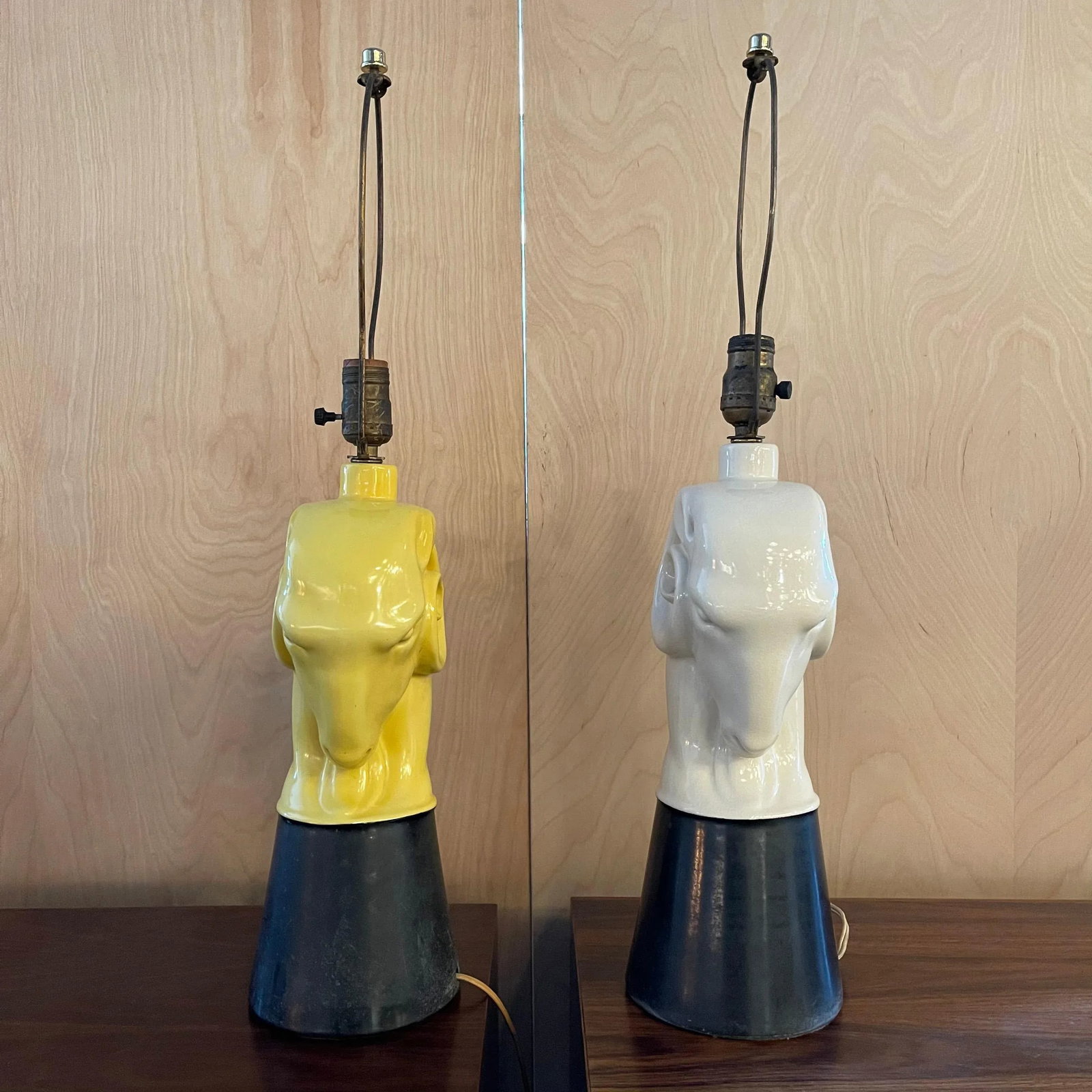 Mid 20th Century Hollywood Regency Yellow Ceramic Ram's Head Table Lamp - 8