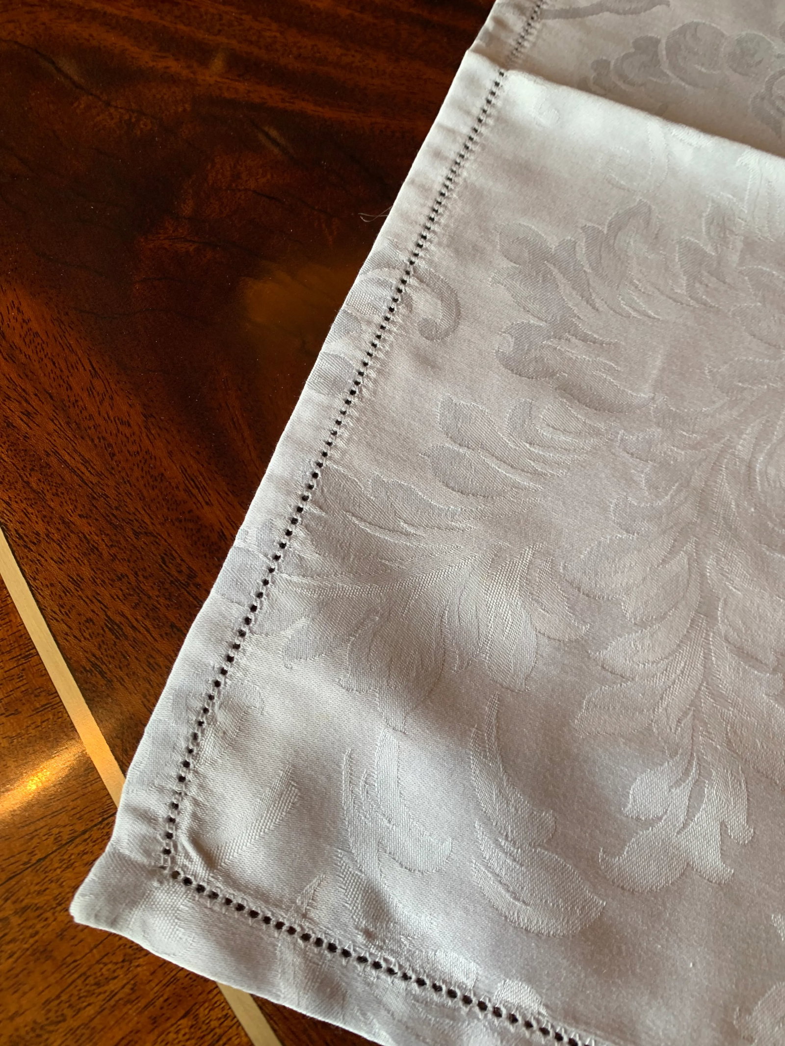 3 Piece Vintage Damask Dinner Placemat Setting, Set of 8- 24 Pieces - 9