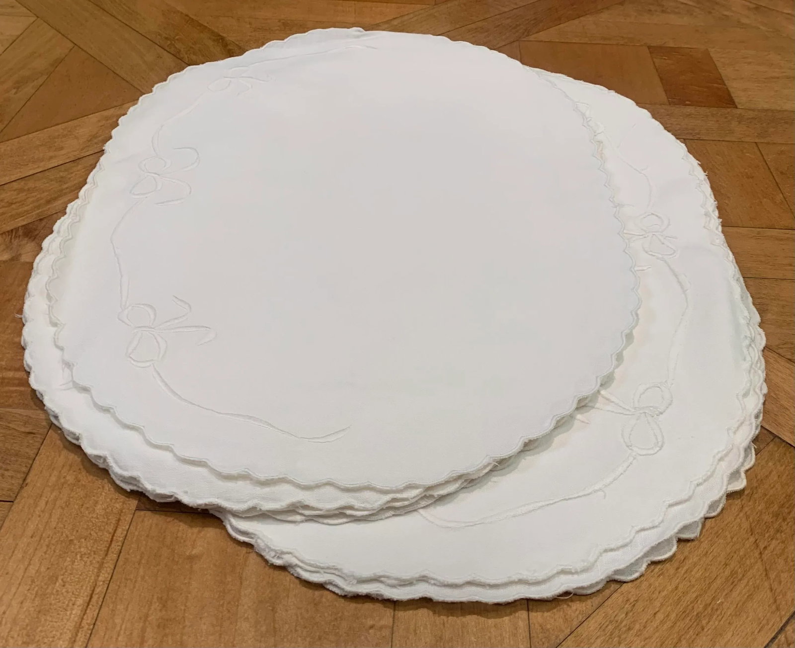 Antique Oval Placemats With Small Scalloped Edge- Set of 16 - 5