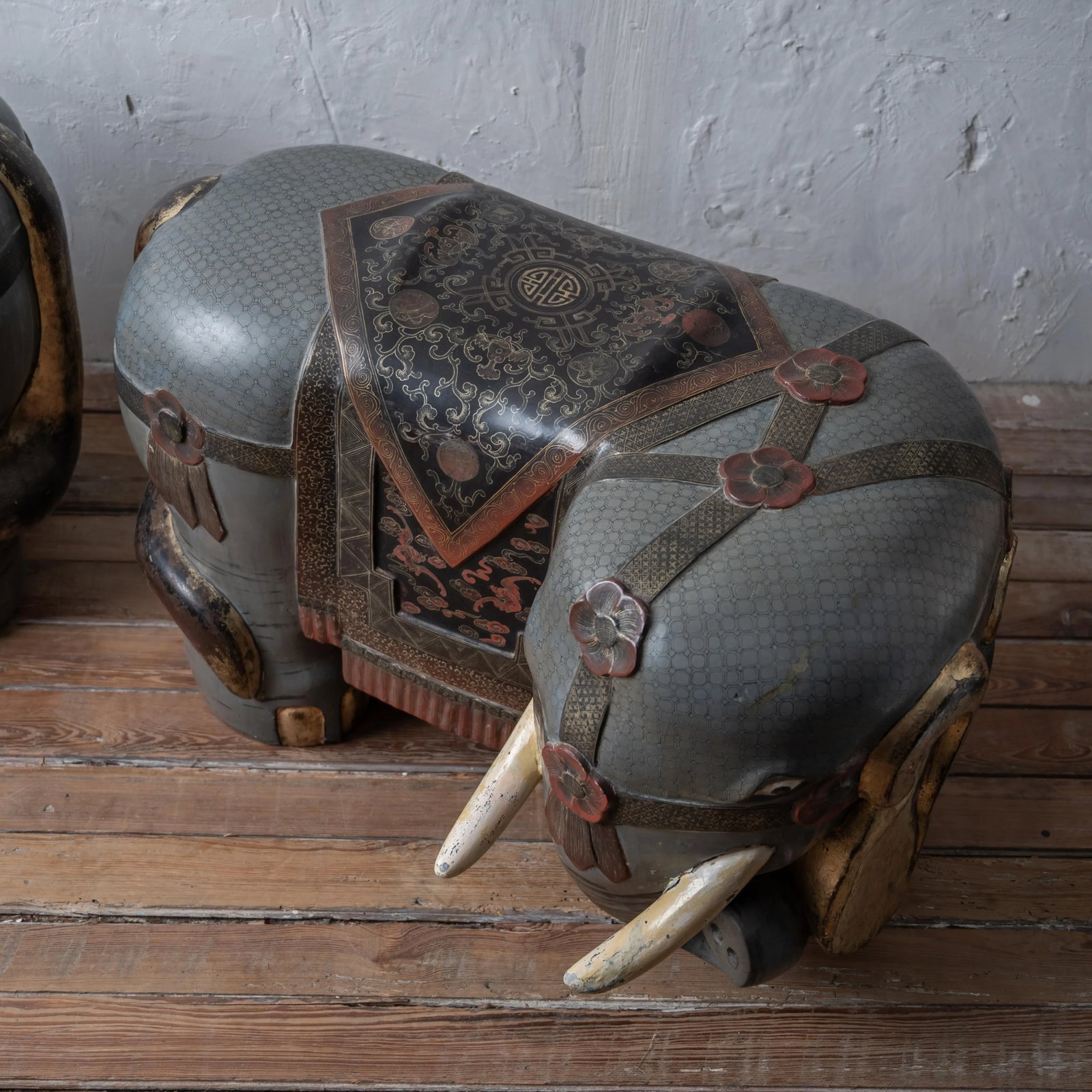A Pair of Chinese Export Elephant Garden Stools - 8