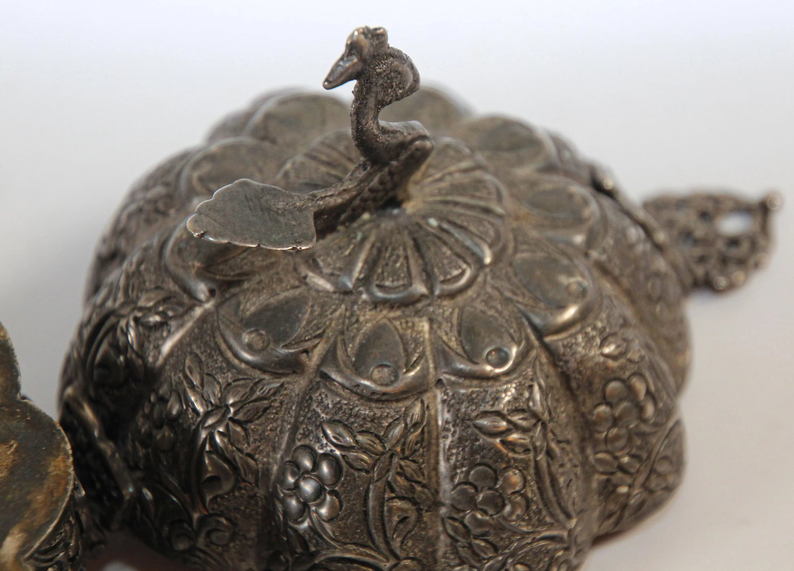 Antique North Indian Mughal Silver Chased Collectible Trinket Box - 5