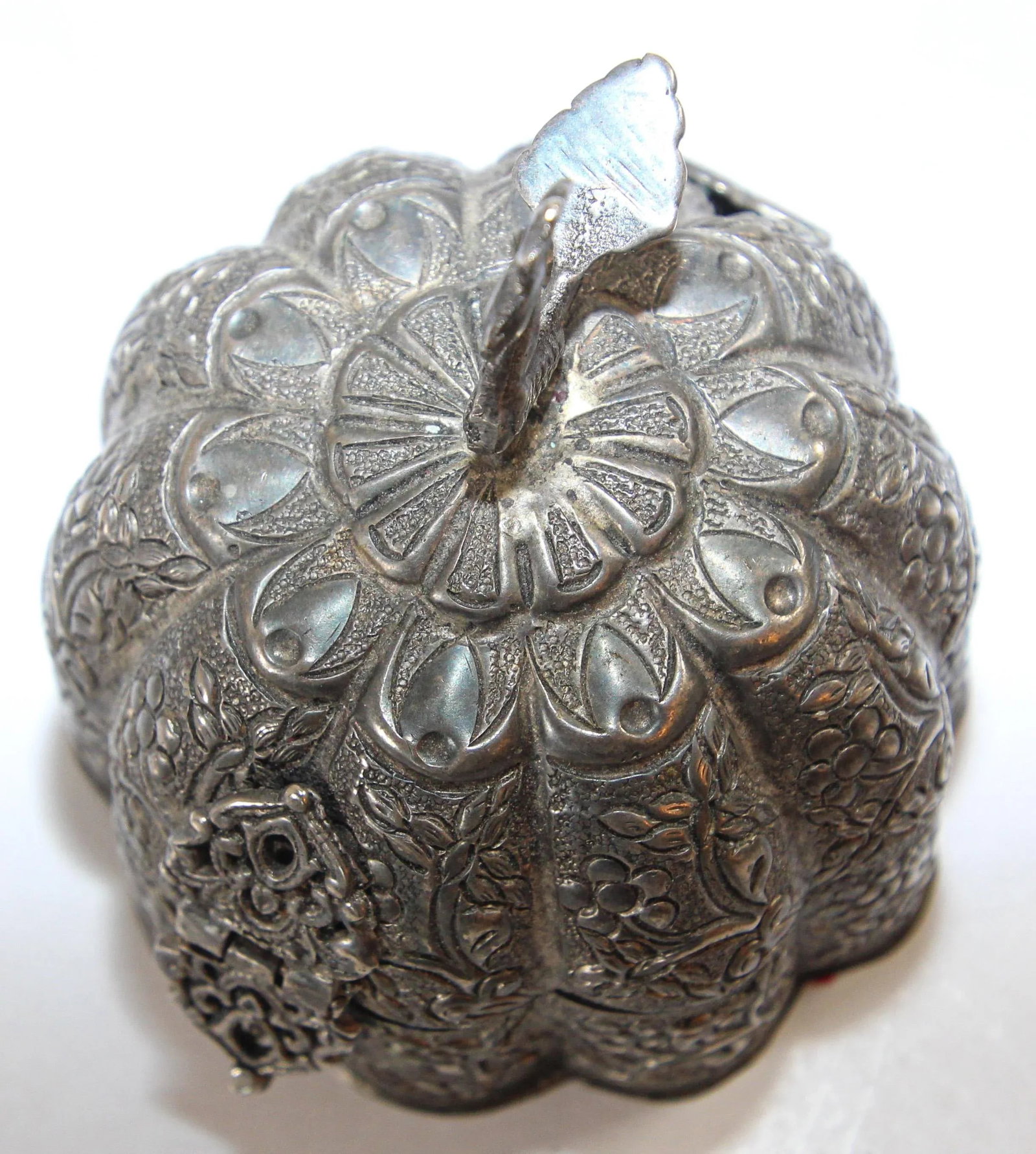 Antique North Indian Mughal Silver Chased Collectible Trinket Box - 6