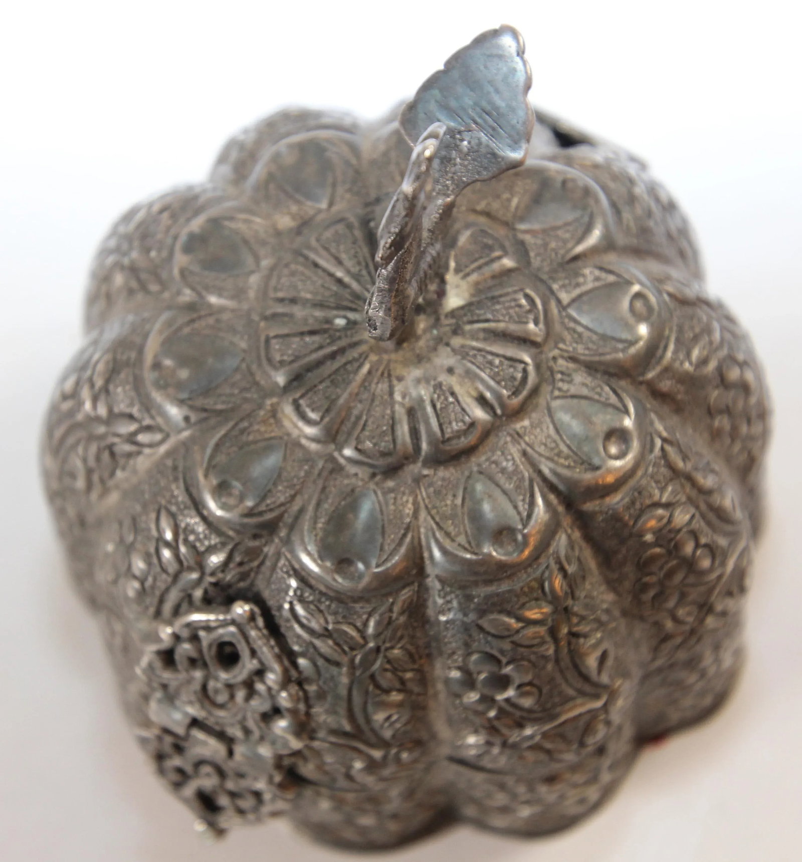 Antique North Indian Mughal Silver Chased Collectible Trinket Box - 8