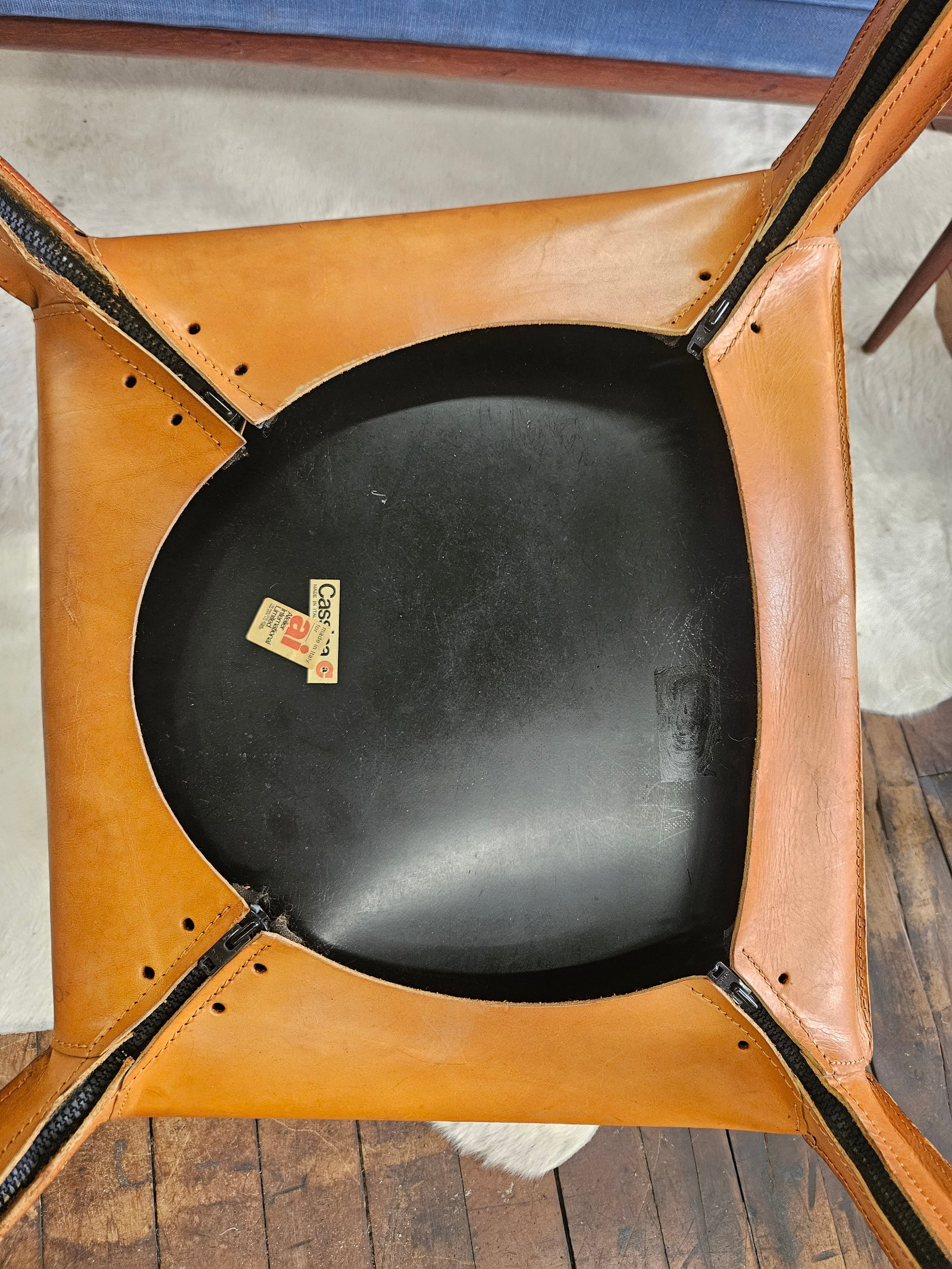 1970s Pair of Cab 413 Armchairs in Cognac Leather by Mario Bellini for Cassina - 8