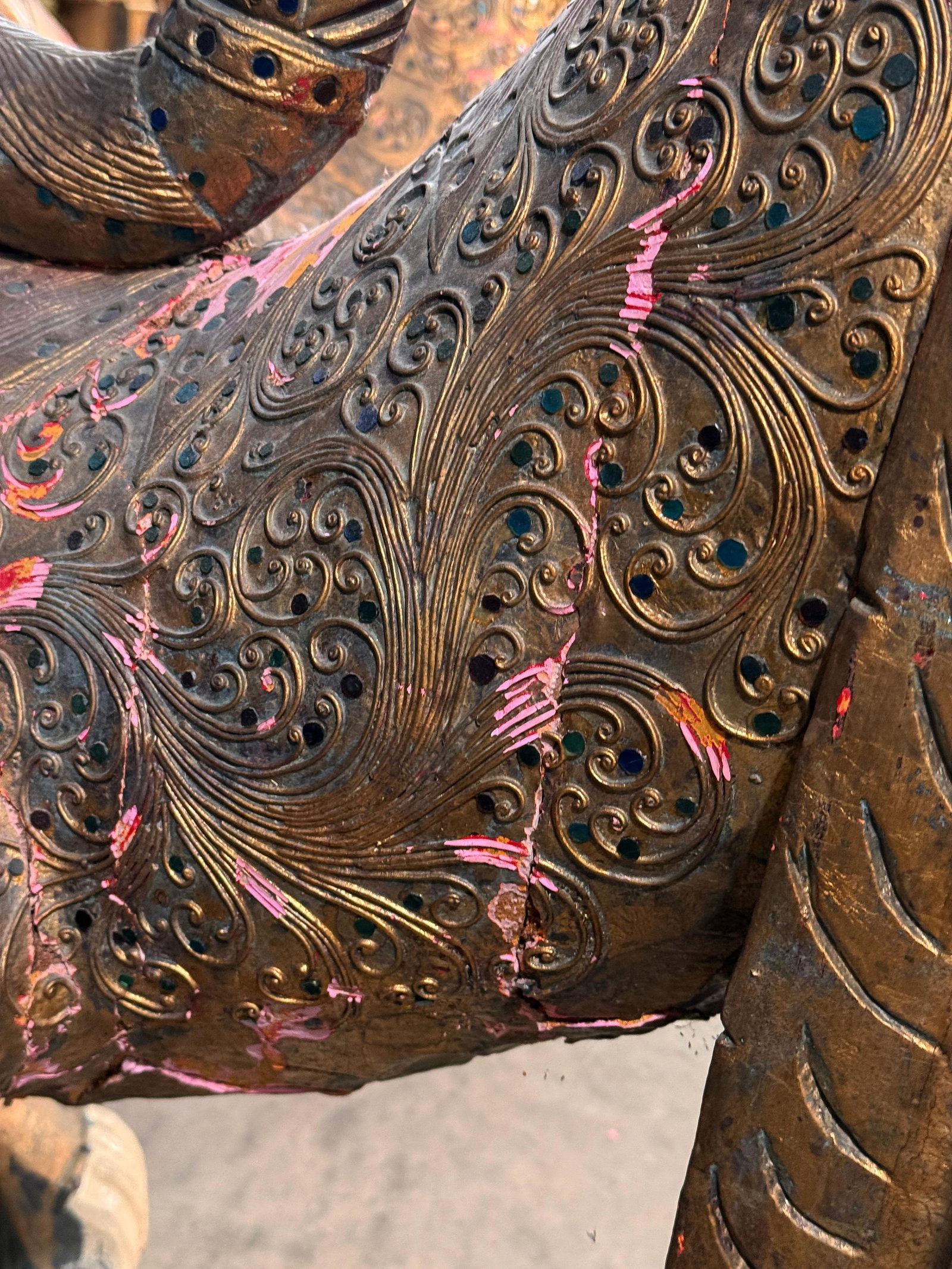 Antique c.1920's/30's Pair of Monumental Burmese Carved Wood Gilt Temple Guardian Lions / Foo Dogs - 11