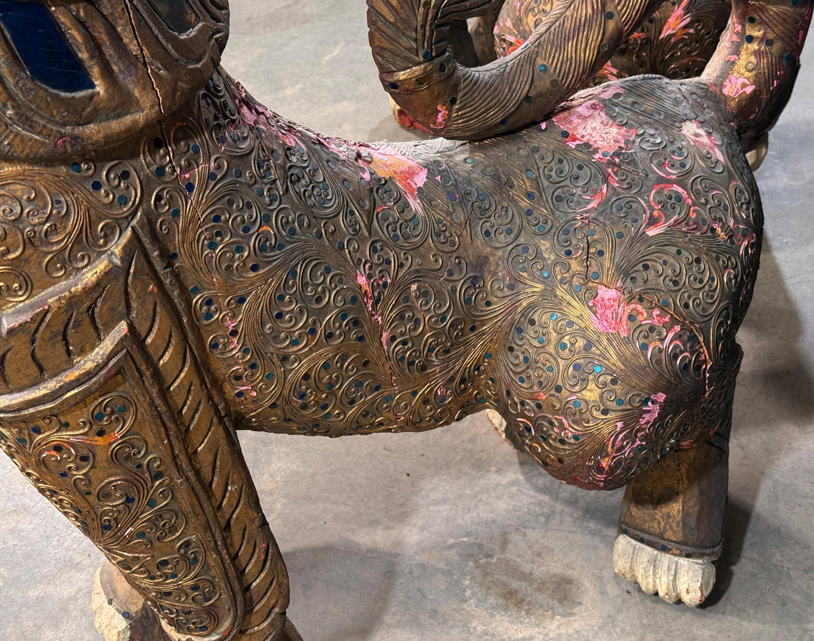 Antique c.1920's/30's Pair of Monumental Burmese Carved Wood Gilt Temple Guardian Lions / Foo Dogs - 15