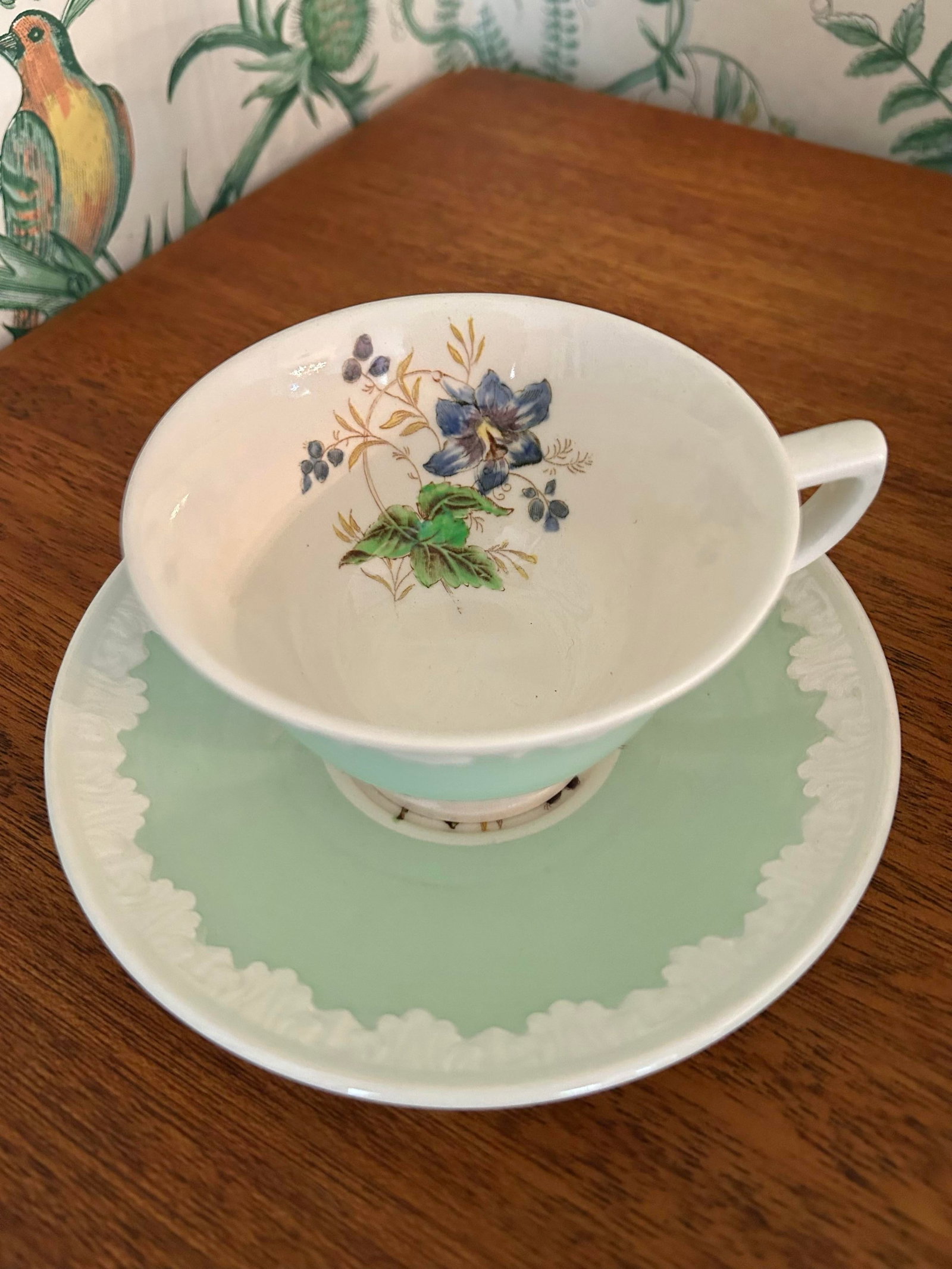 1930's Wedgewood China Corinthian Hampton Court With Celadon Mint Green Rim - A Set of 60 Pieces - 12