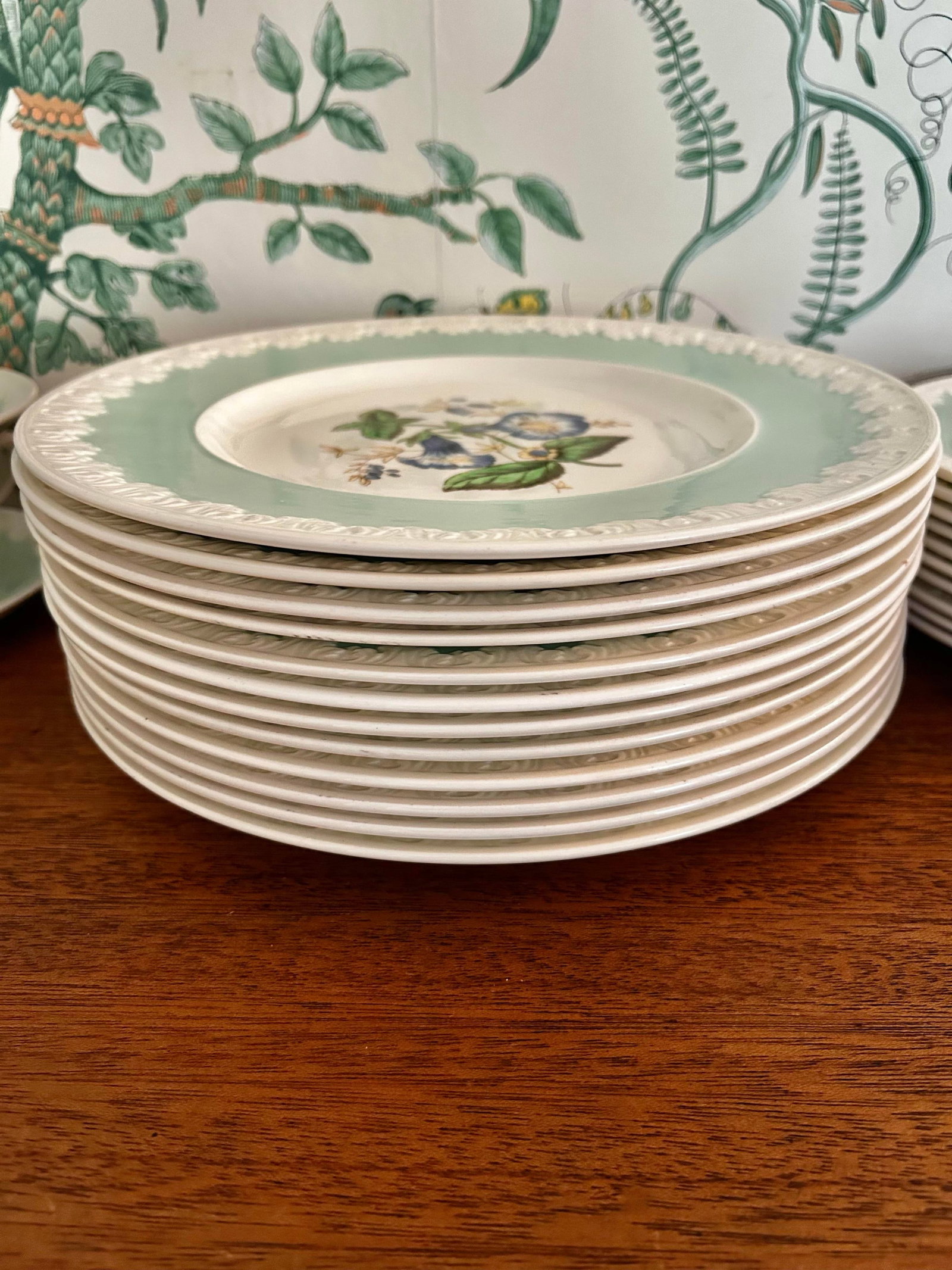 1930's Wedgewood China Corinthian Hampton Court With Celadon Mint Green Rim - A Set of 60 Pieces - 2
