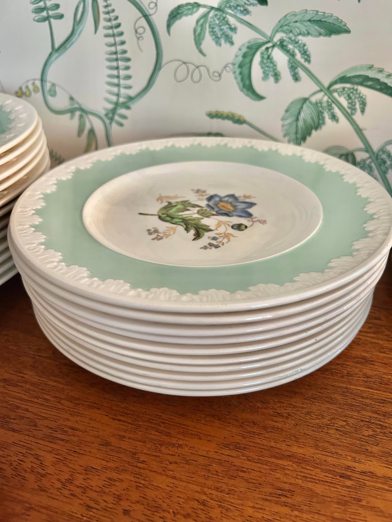 1930's Wedgewood China Corinthian Hampton Court With Celadon Mint Green Rim - A Set of 60 Pieces - 3