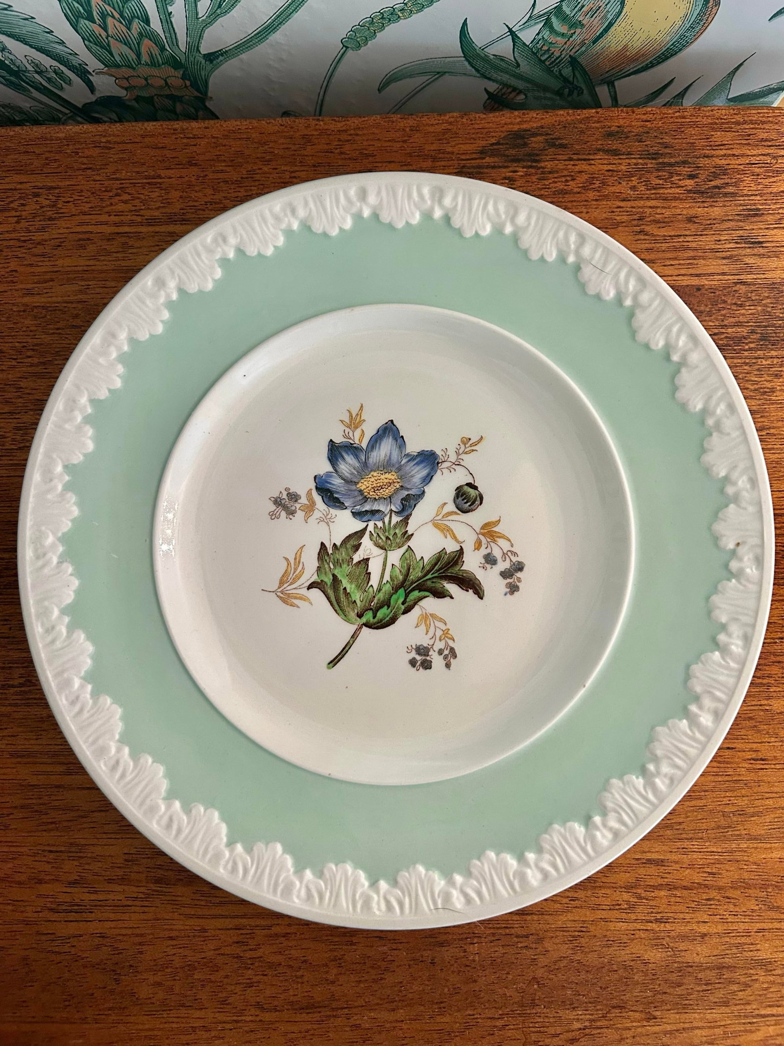 1930's Wedgewood China Corinthian Hampton Court With Celadon Mint Green Rim - A Set of 60 Pieces - 5