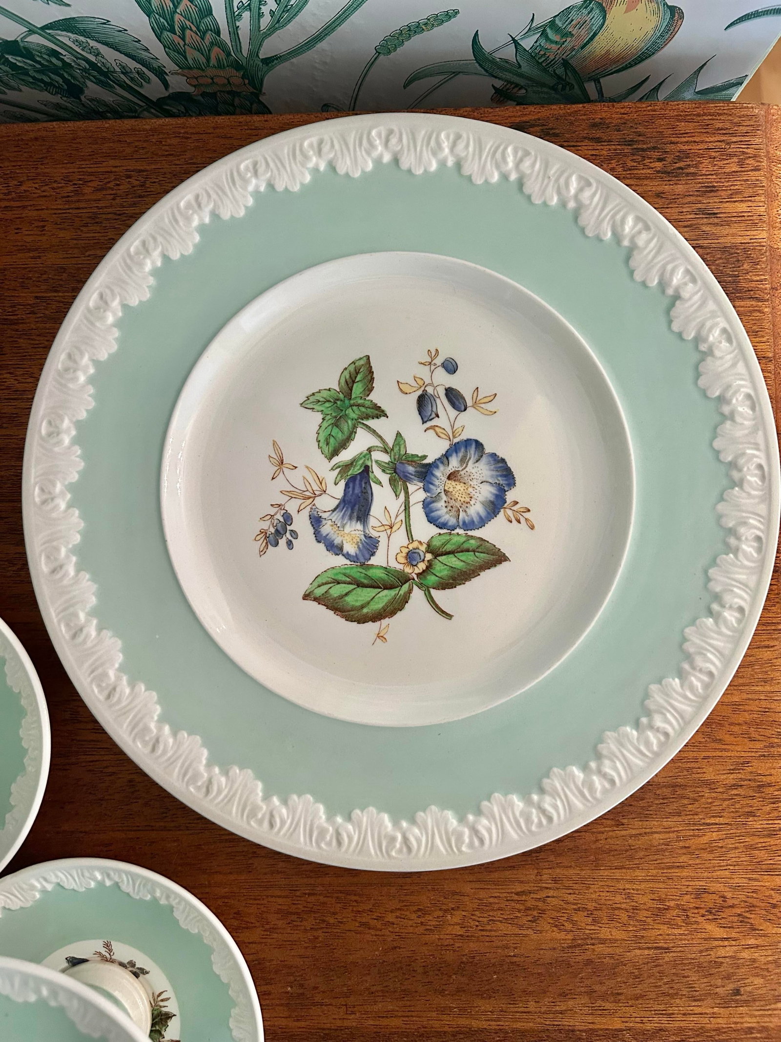 1930's Wedgewood China Corinthian Hampton Court With Celadon Mint Green Rim - A Set of 60 Pieces - 6