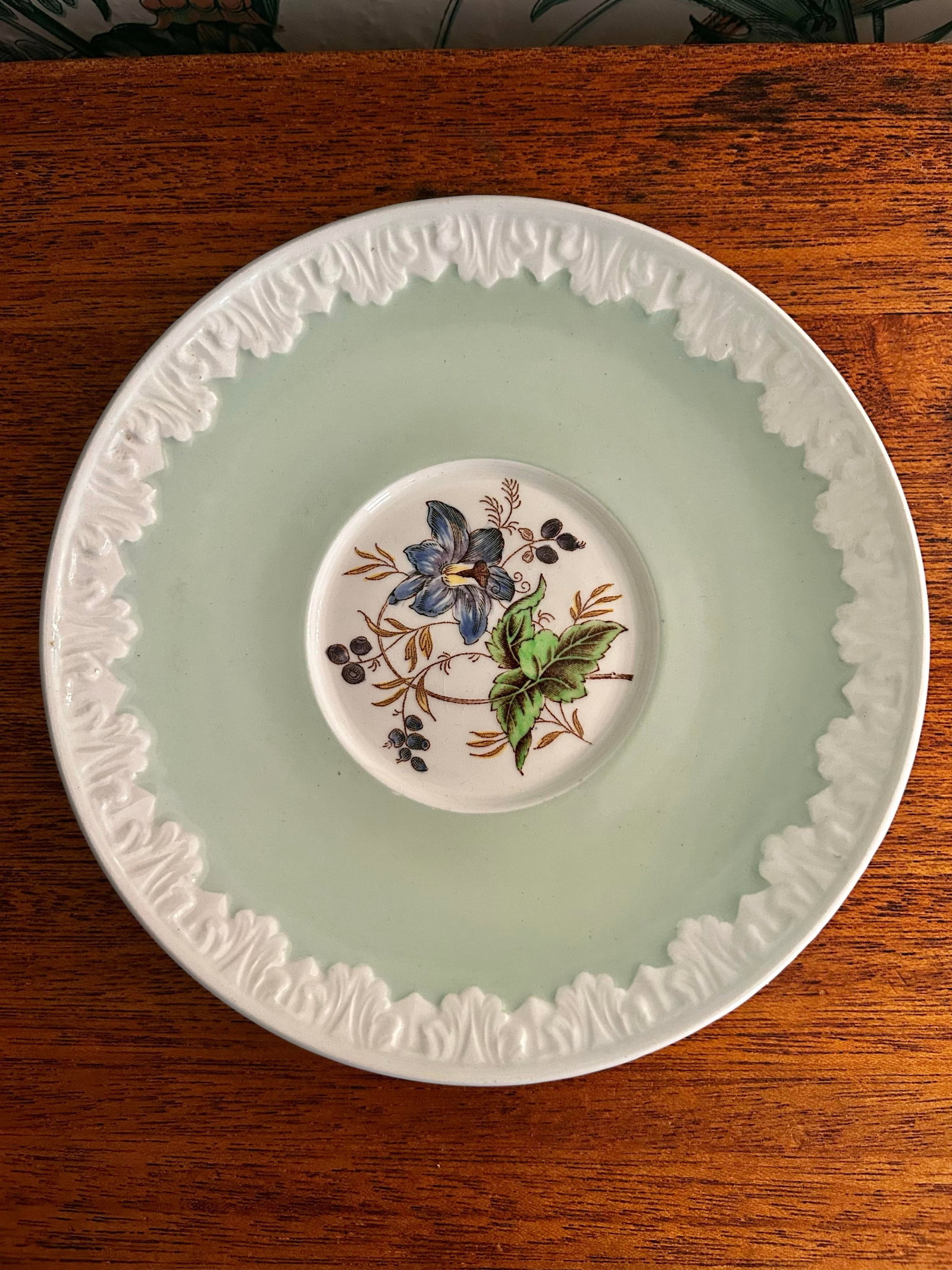 1930's Wedgewood China Corinthian Hampton Court With Celadon Mint Green Rim - A Set of 60 Pieces - 7