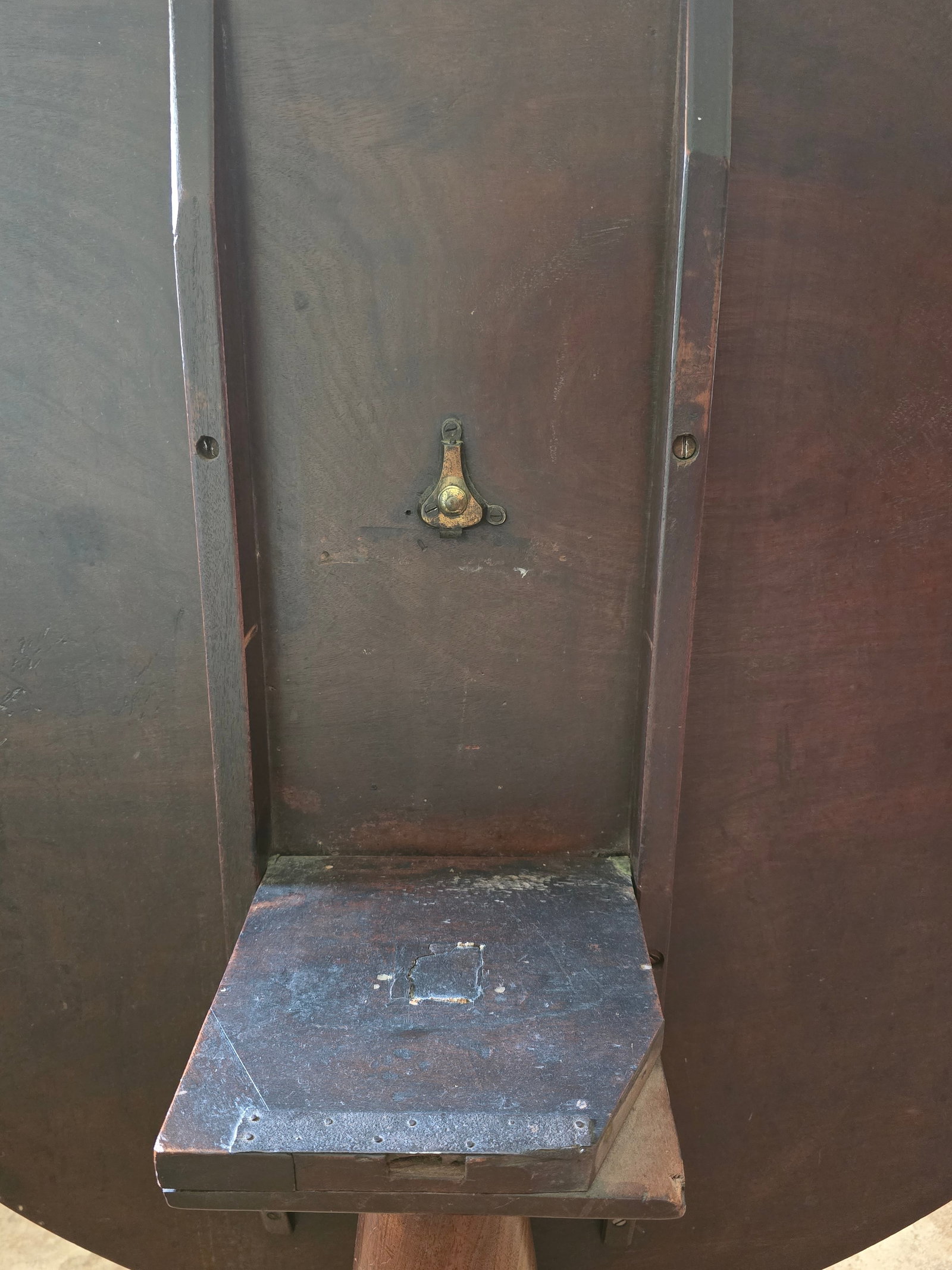18th Century Georgian Mahogany Tilt Table - 7