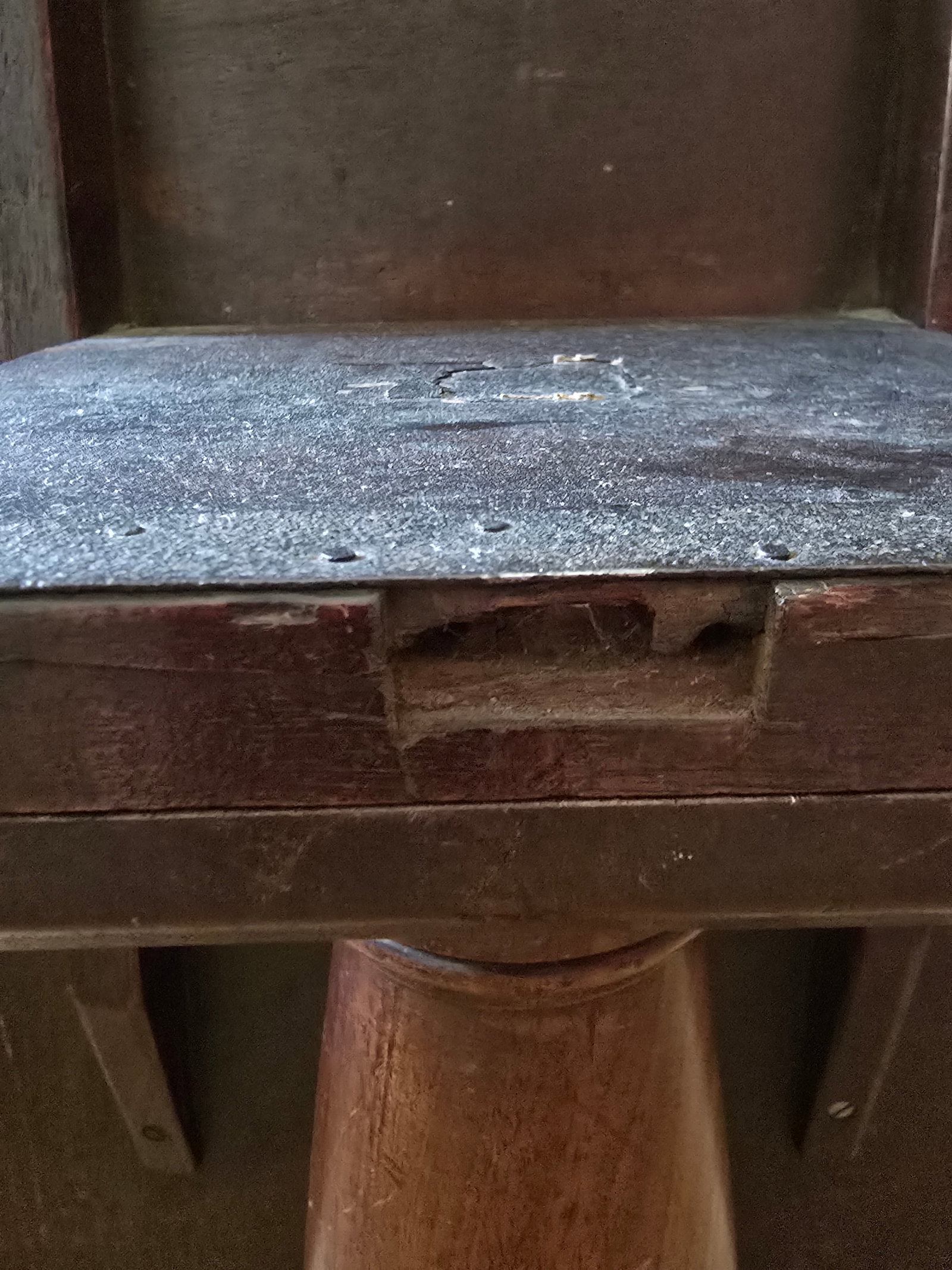 18th Century Georgian Mahogany Tilt Table - 8