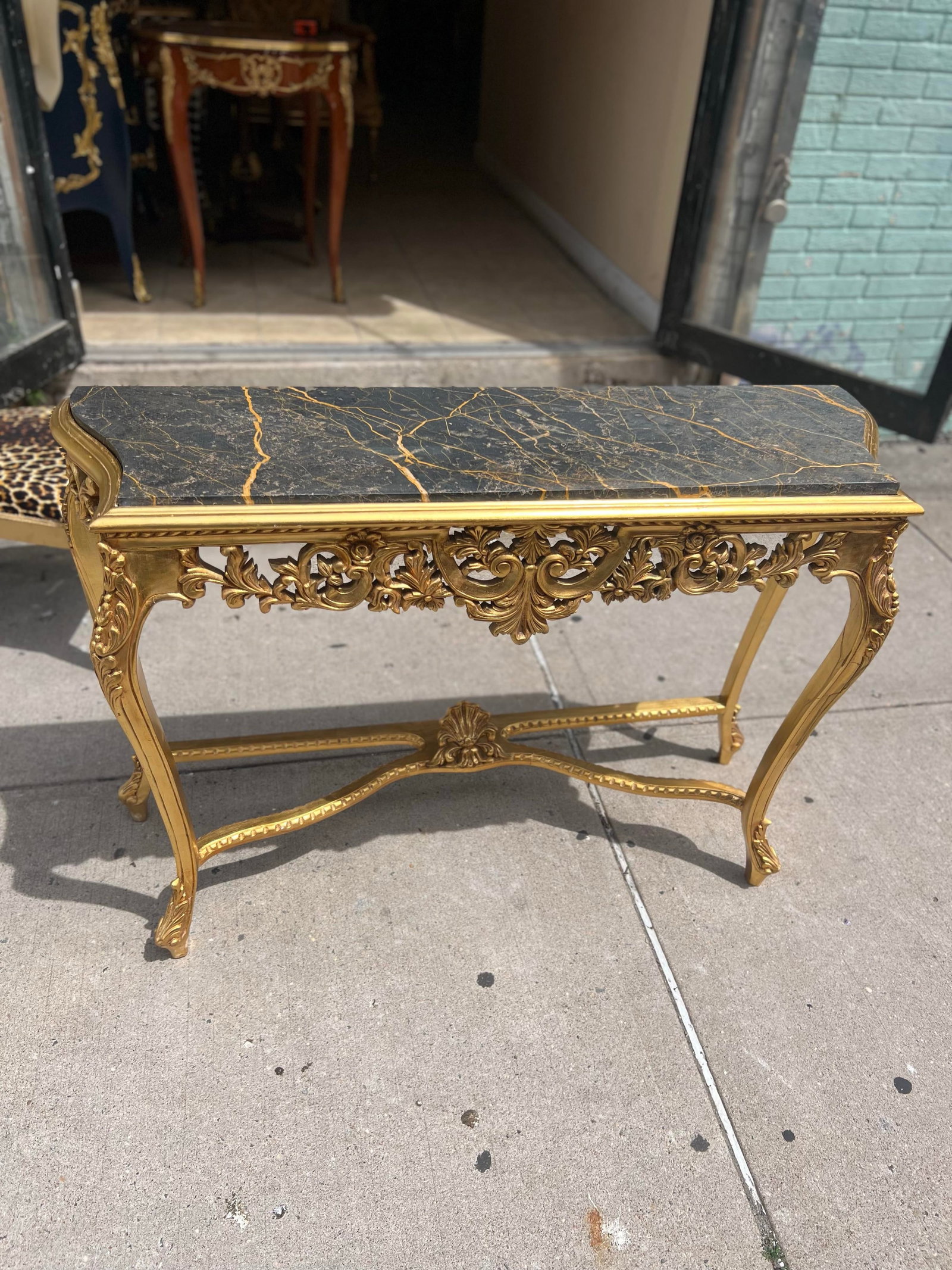 1960s Gold Leaf Console Table With Marble Top - 4