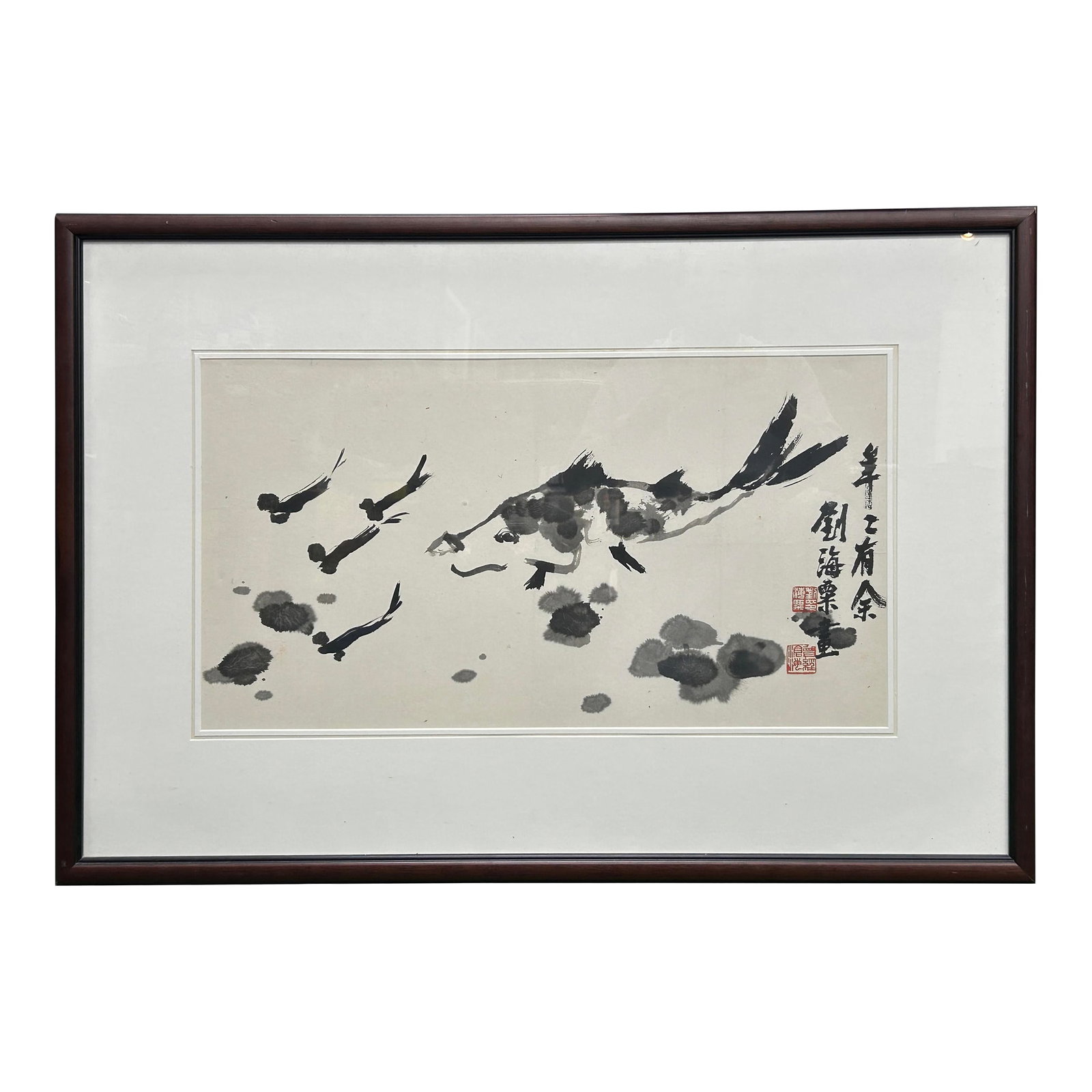 Oriental Thumb Ink Paint Koi Fishes Horizontal Wood Framed Art: This ink wash painting is a dynamic example of traditional Chinese brushwork, capturing a lively aquatic scene with minimal yet expressive strokes. The composition features a large, central fish