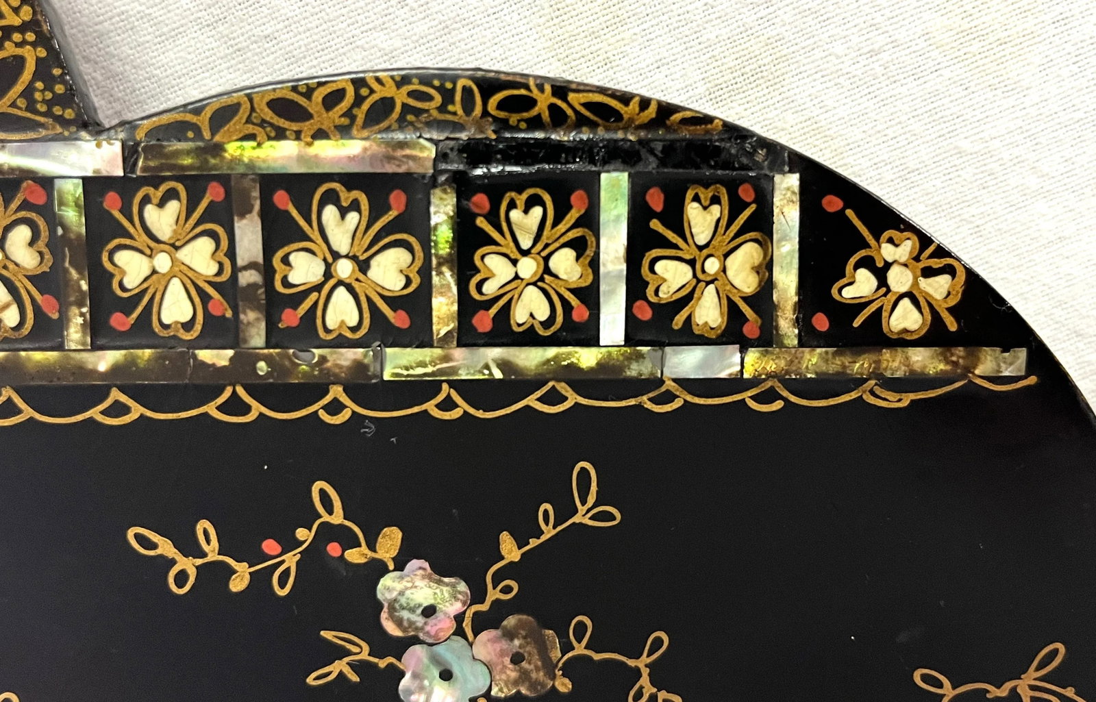Early 20th Century Papier Mâché Decorative Wall Plaque With Mother-Of-Pearl Inlay - 3