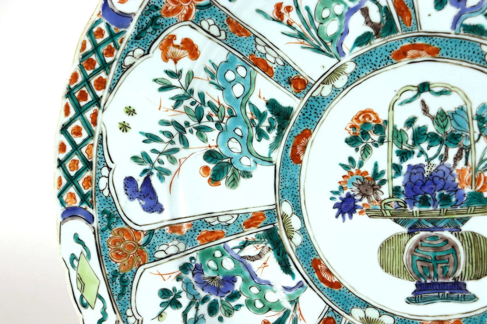 Chinese Porcelain Famille Verte Large "Flower Basket" Dish, Kangxi Period - 11