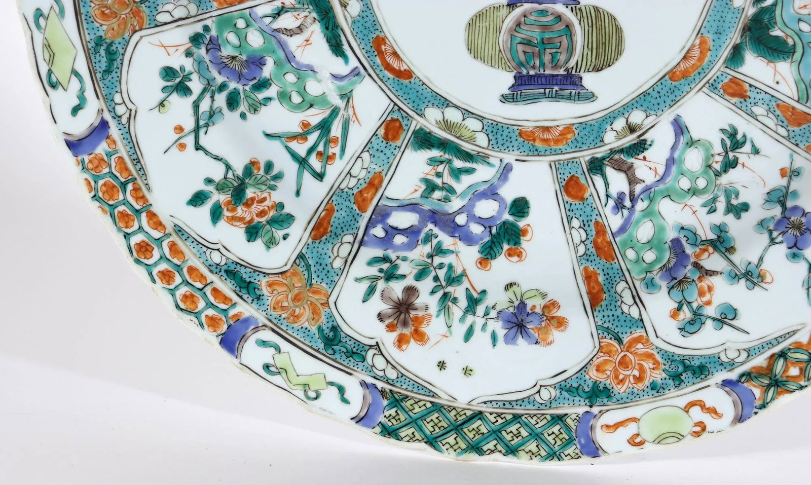 Chinese Porcelain Famille Verte Large "Flower Basket" Dish, Kangxi Period - 4