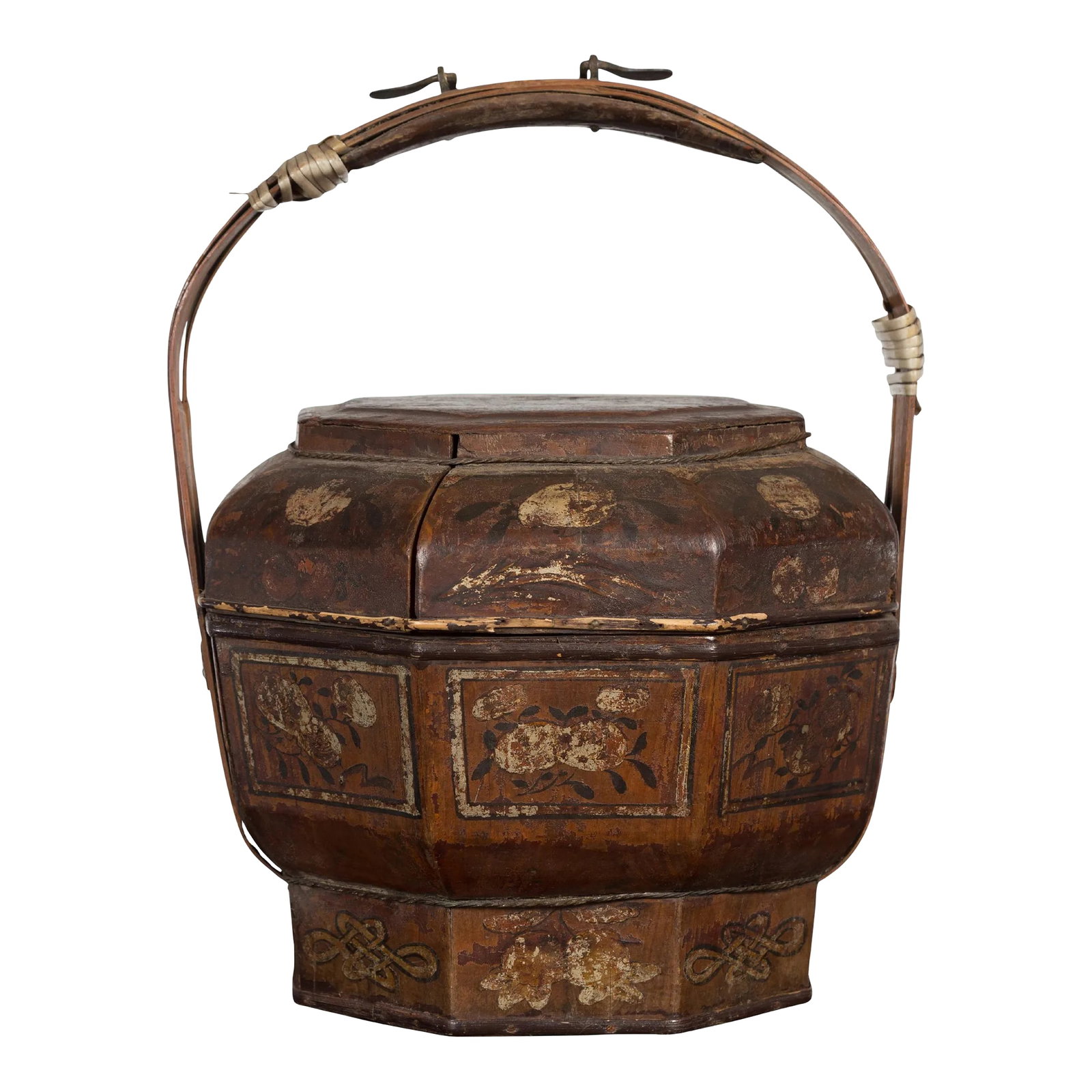Chinese Antique Lacquered Gift Delivering Basket with Hand Painted Floral Décor: A Chinese late Qing Dynasty period antique lacquered octagonal basket from the early 20th century with hand painted floral décor, large handle and made to deliver gifts. Created in China during