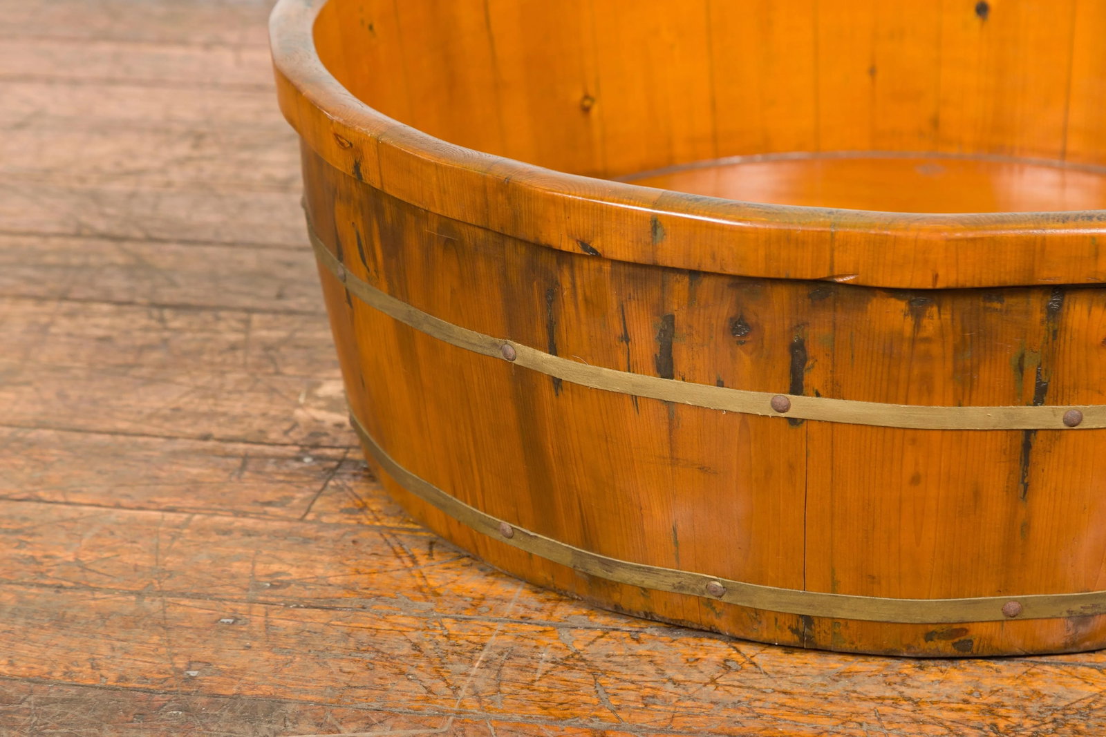 Chinese Qing Dynasty Period 19th Century Elm Round Rice Tray with Brass Braces - 11