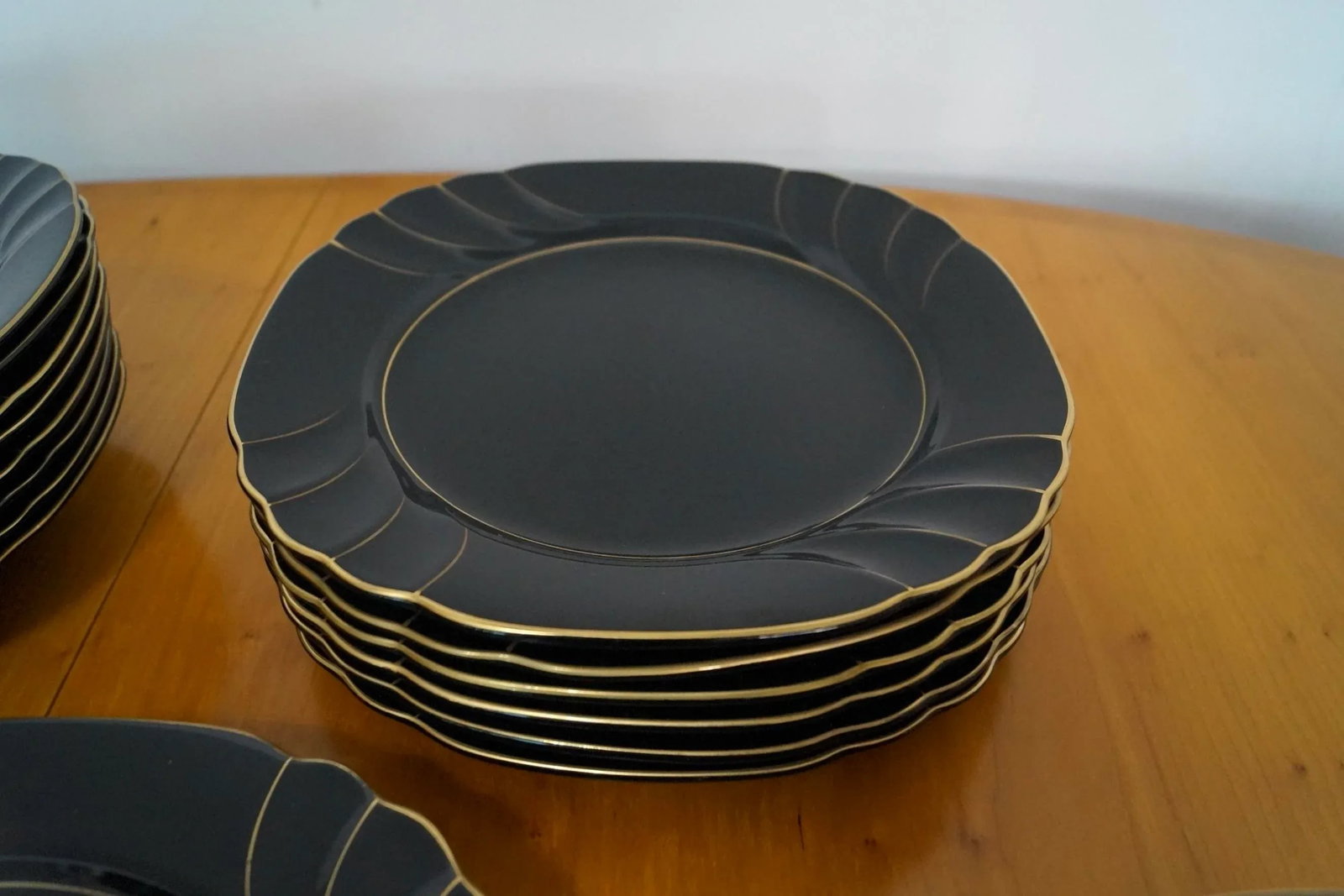 1980's Art Deco Hollywood Regency 43-Piece Ranmaru China Dinnerware Set - 8