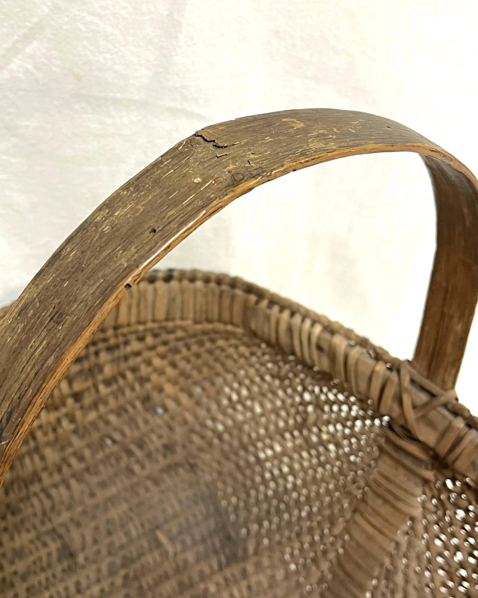 Antique Primitive Round Buttocks Woven Egg Basket With Bent Wood Handle - 12