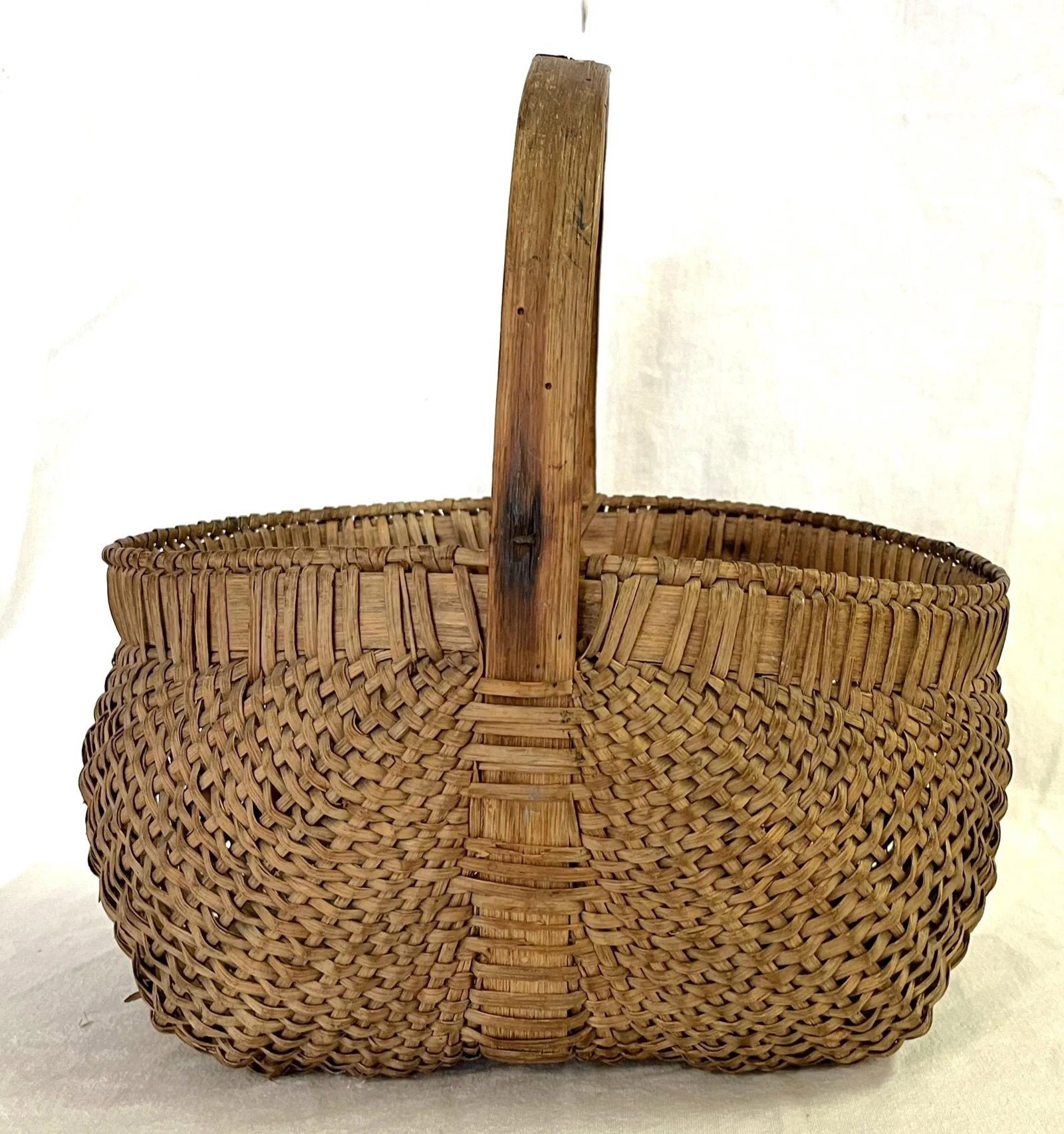 Antique Primitive Round Buttocks Woven Egg Basket With Bent Wood Handle - 2