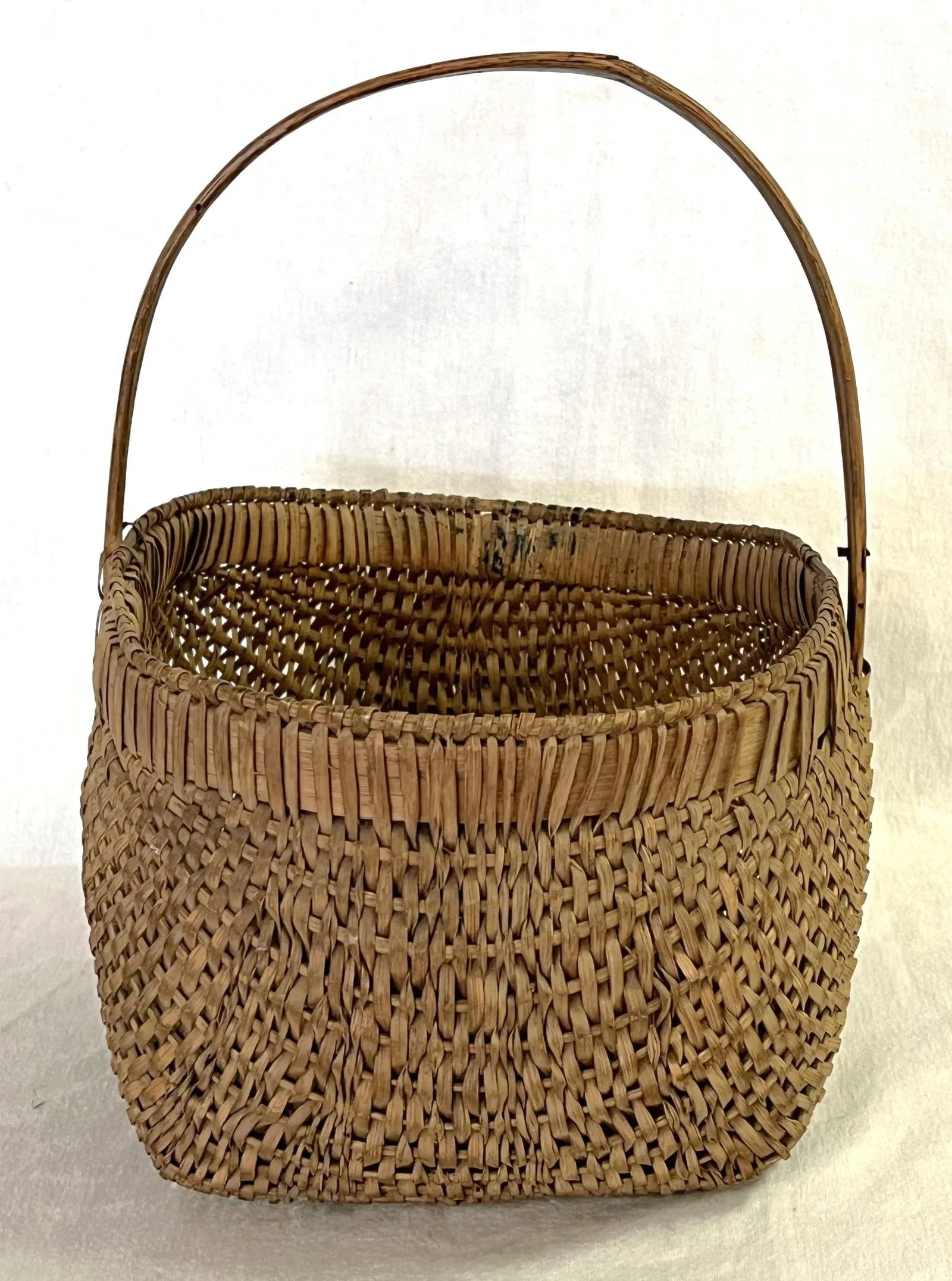 Antique Primitive Round Buttocks Woven Egg Basket With Bent Wood Handle - 3