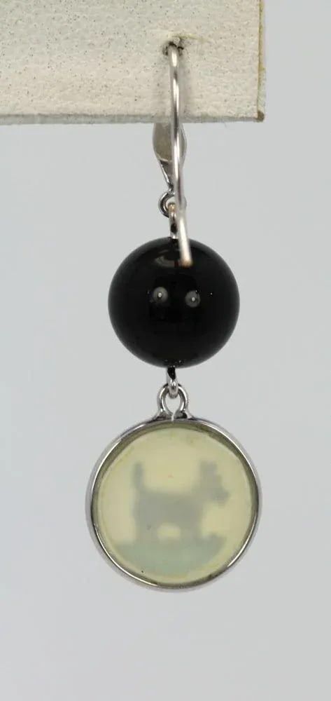 1940s Intaglio Underglass Scottie Dog Mother of Pearl & Onyx Earrings - 2 Pieces - 6