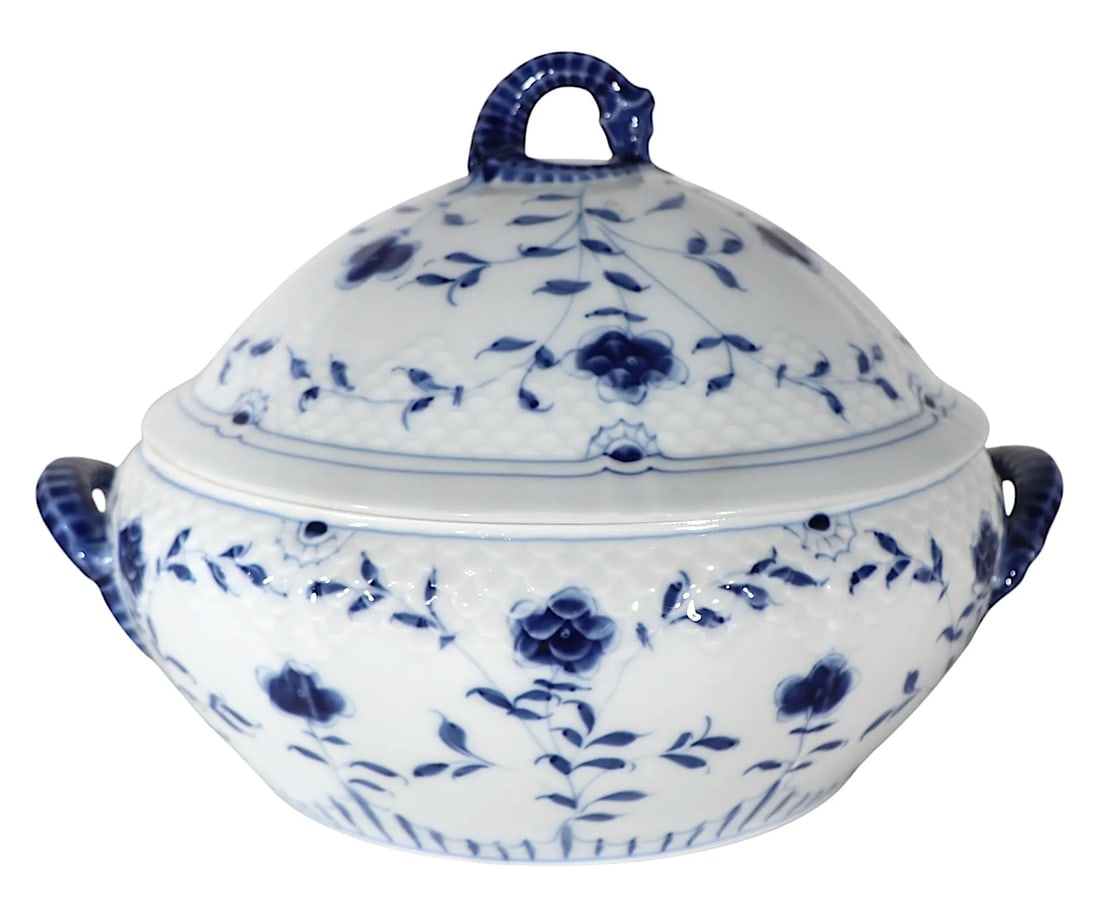 2 Bing & Grondahl Covered Serving Pieces in the Blue and White Butterfly Pattern - 10