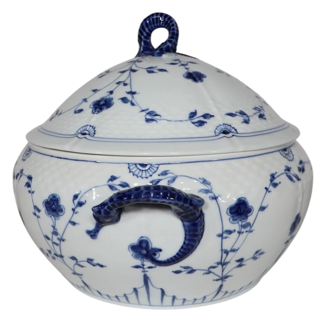 2 Bing & Grondahl Covered Serving Pieces in the Blue and White Butterfly Pattern - 2