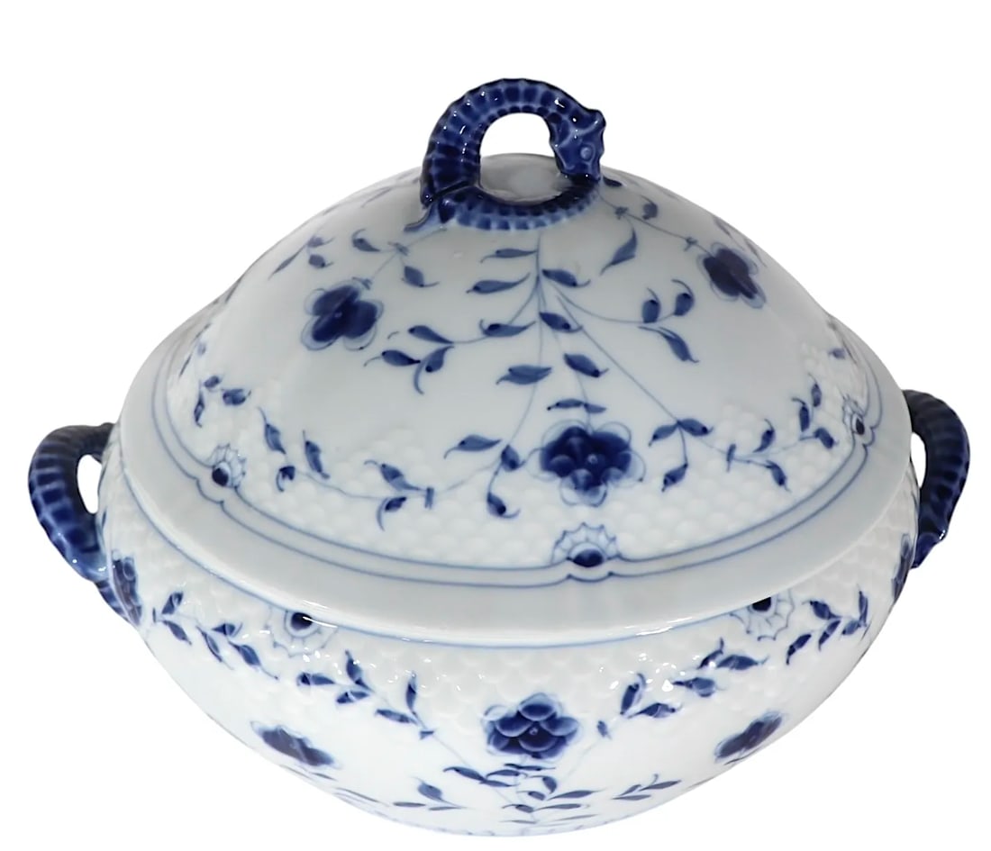 2 Bing & Grondahl Covered Serving Pieces in the Blue and White Butterfly Pattern - 4