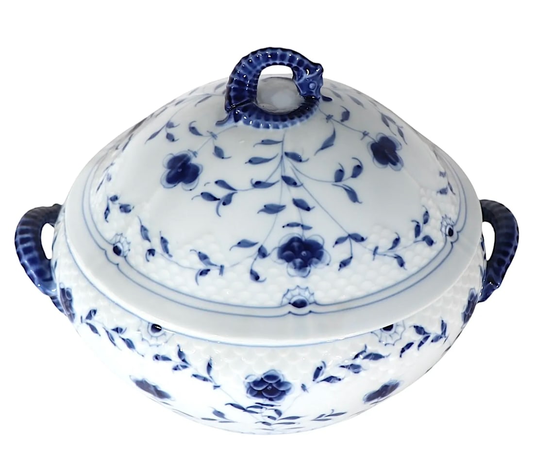 2 Bing & Grondahl Covered Serving Pieces in the Blue and White Butterfly Pattern - 7