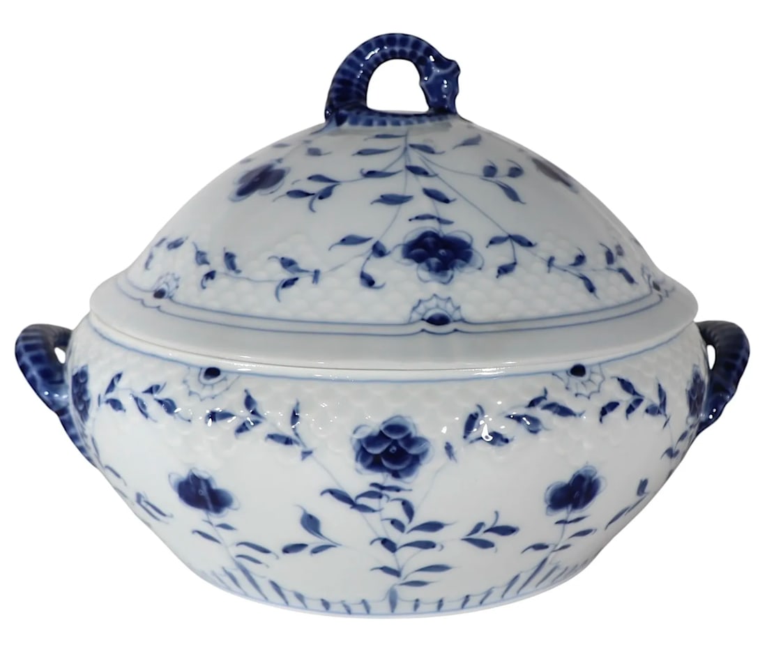 2 Bing & Grondahl Covered Serving Pieces in the Blue and White Butterfly Pattern - 8