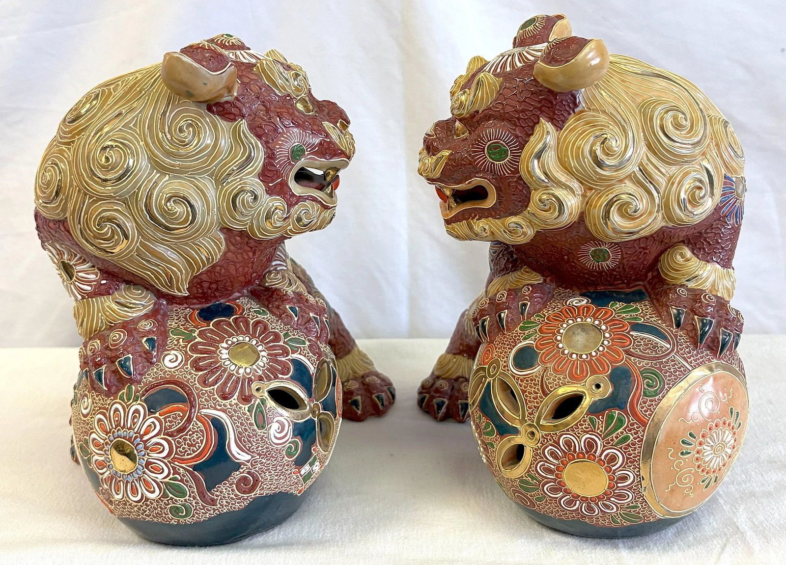 Vintage Japanese Pottery Kutani Foo Dogs in Cinnabar and Gold Colors- A Pair - 7